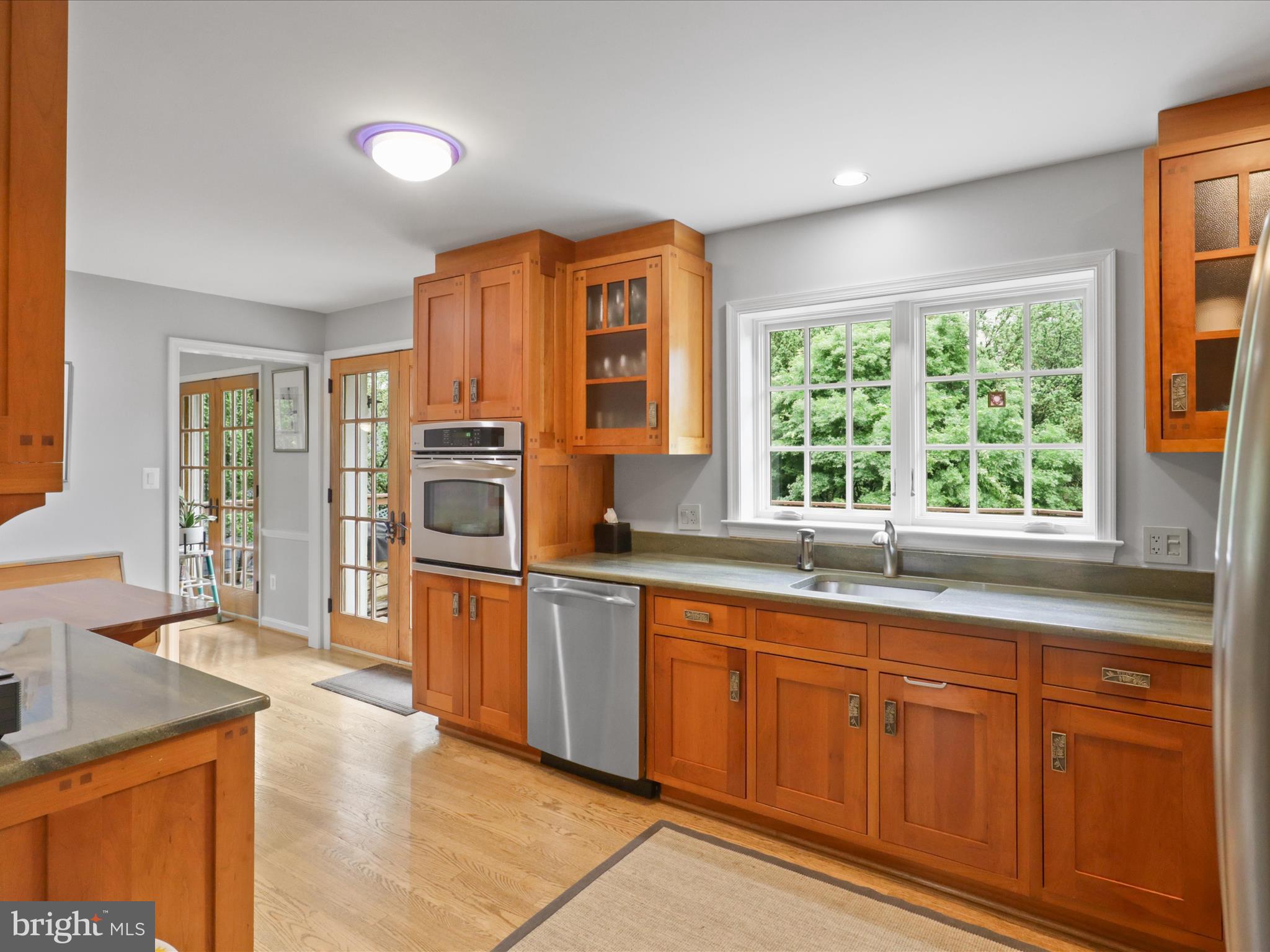 COUNTRY CLUB MANOR - Residential