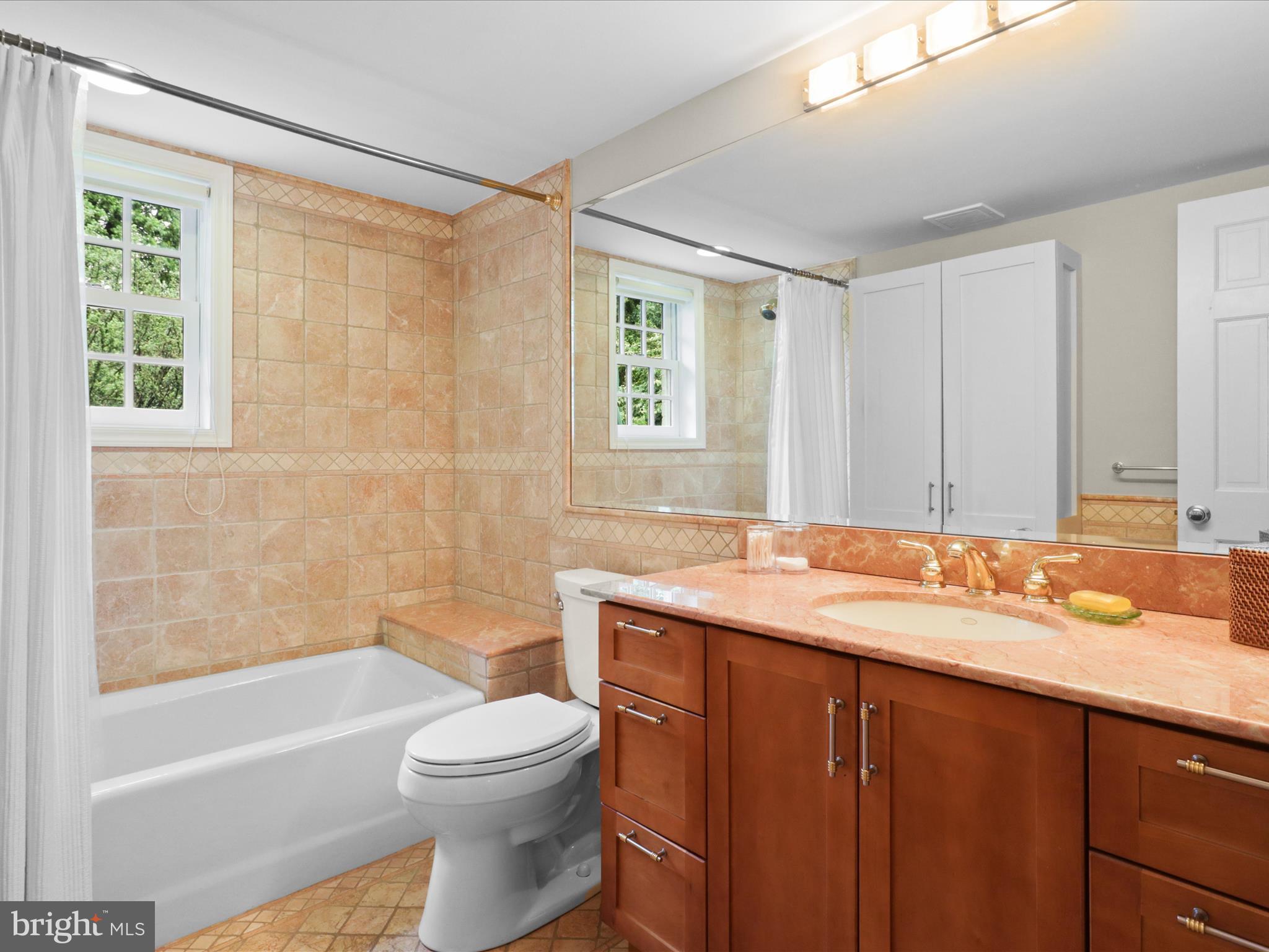 COUNTRY CLUB MANOR - Residential