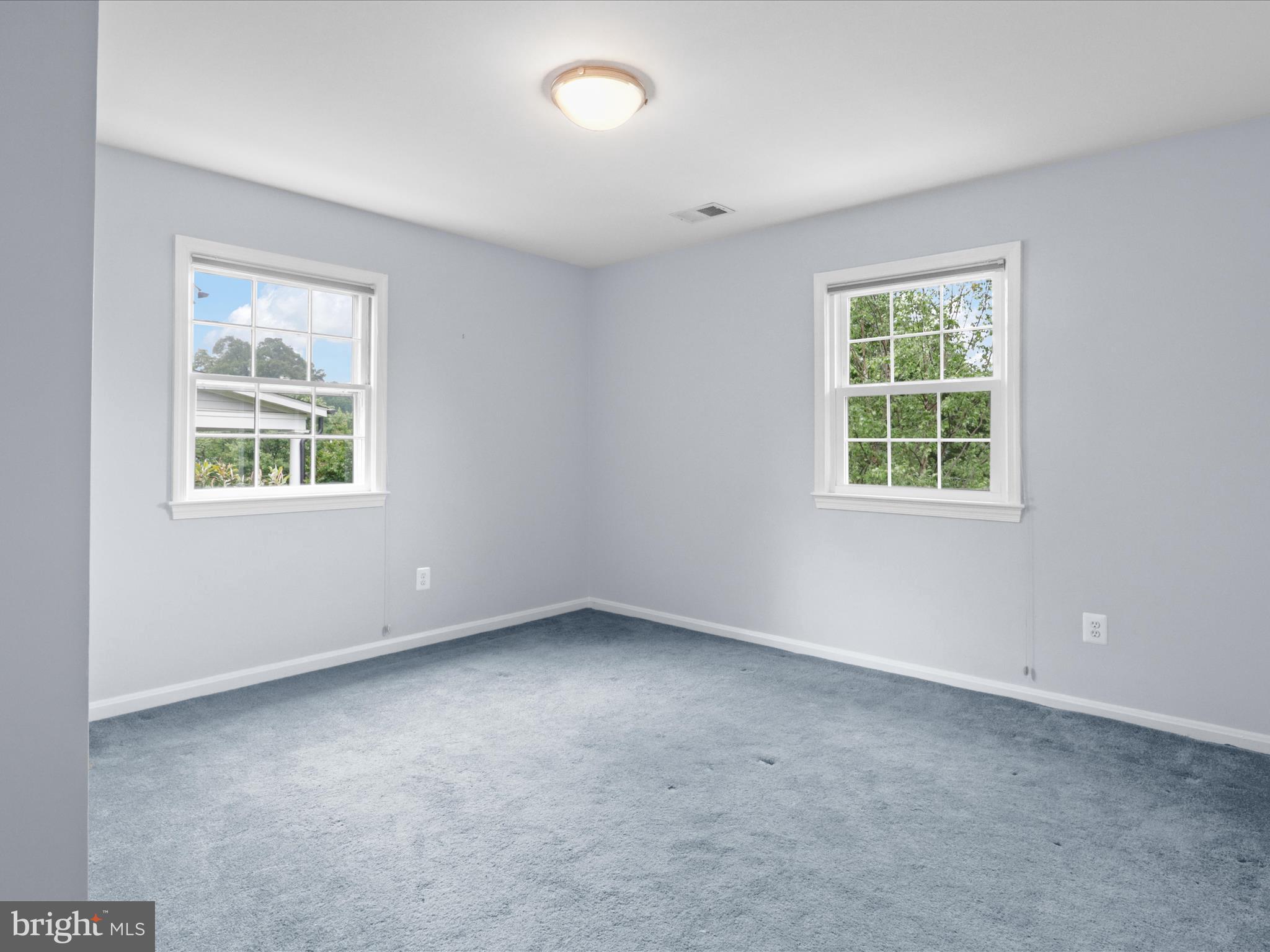 COUNTRY CLUB MANOR - Residential