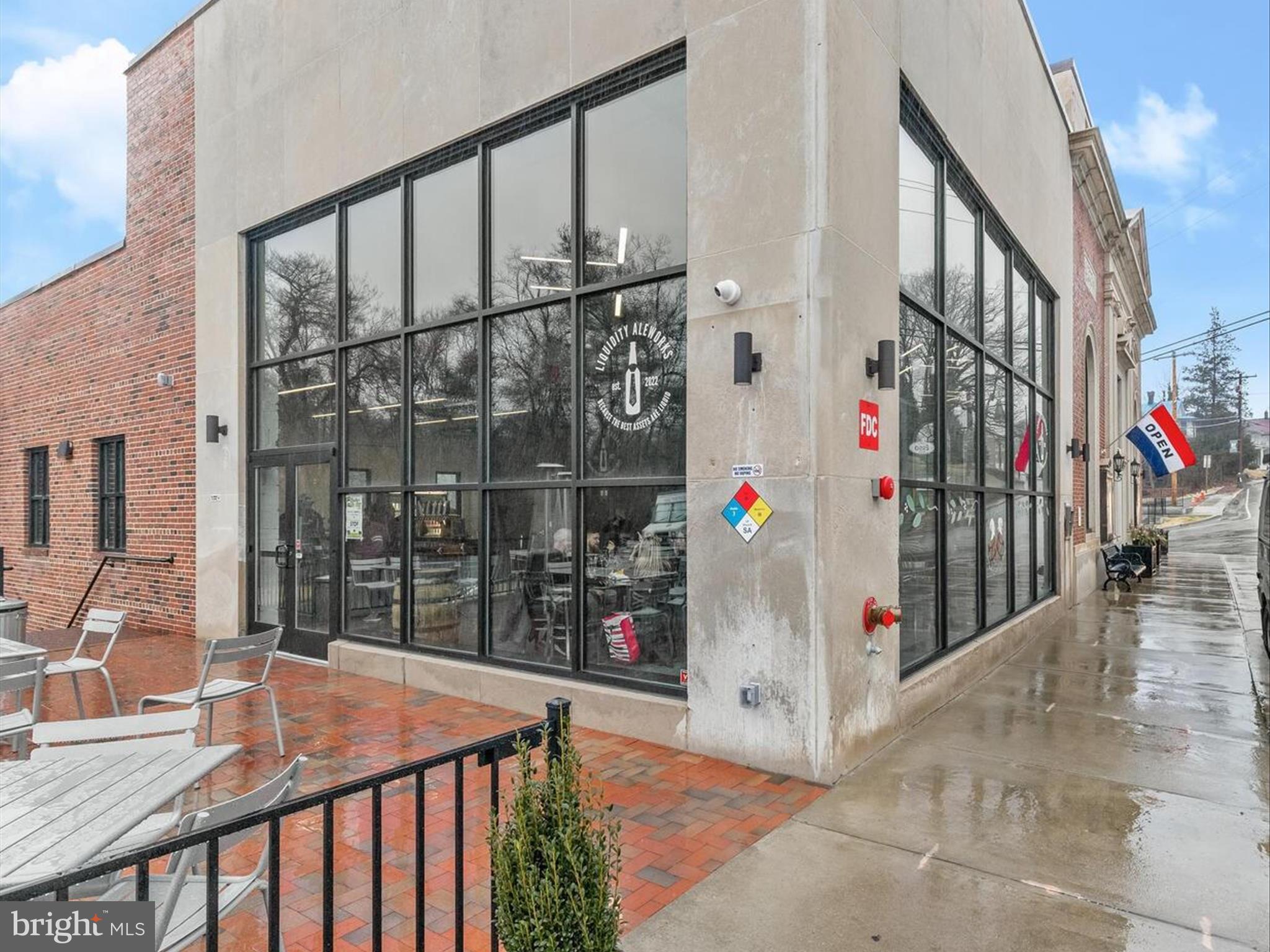 VILLAGE GATE - Residential