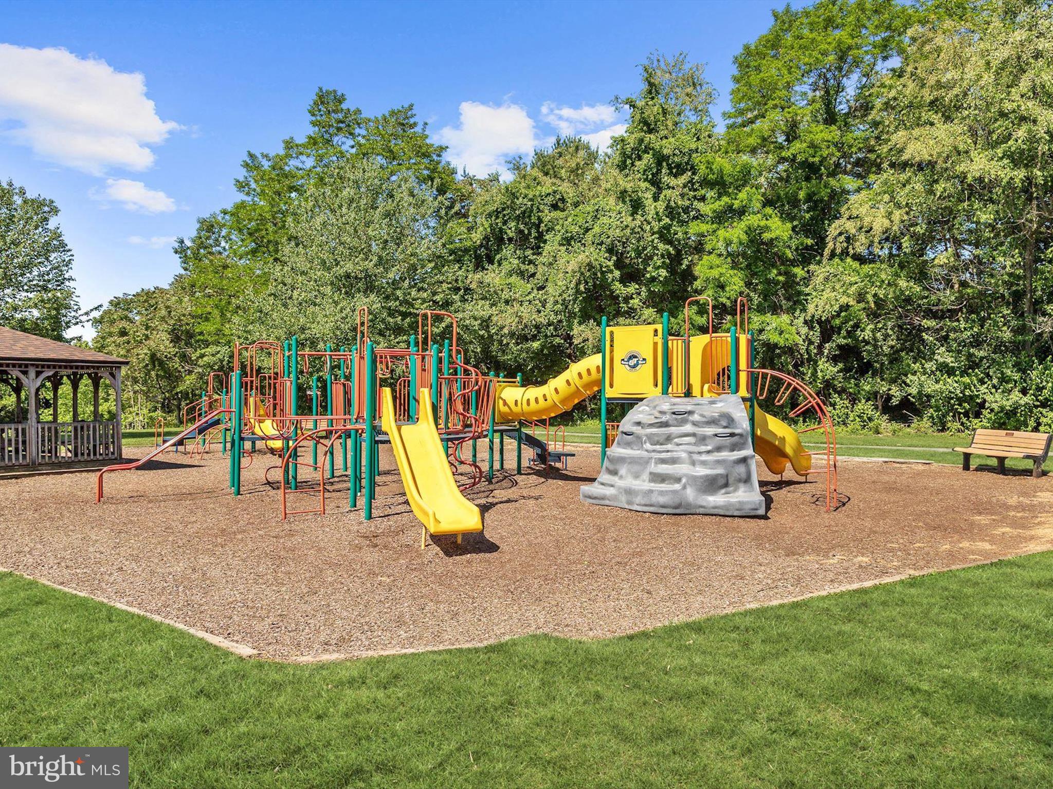 VILLAGE GATE - Residential