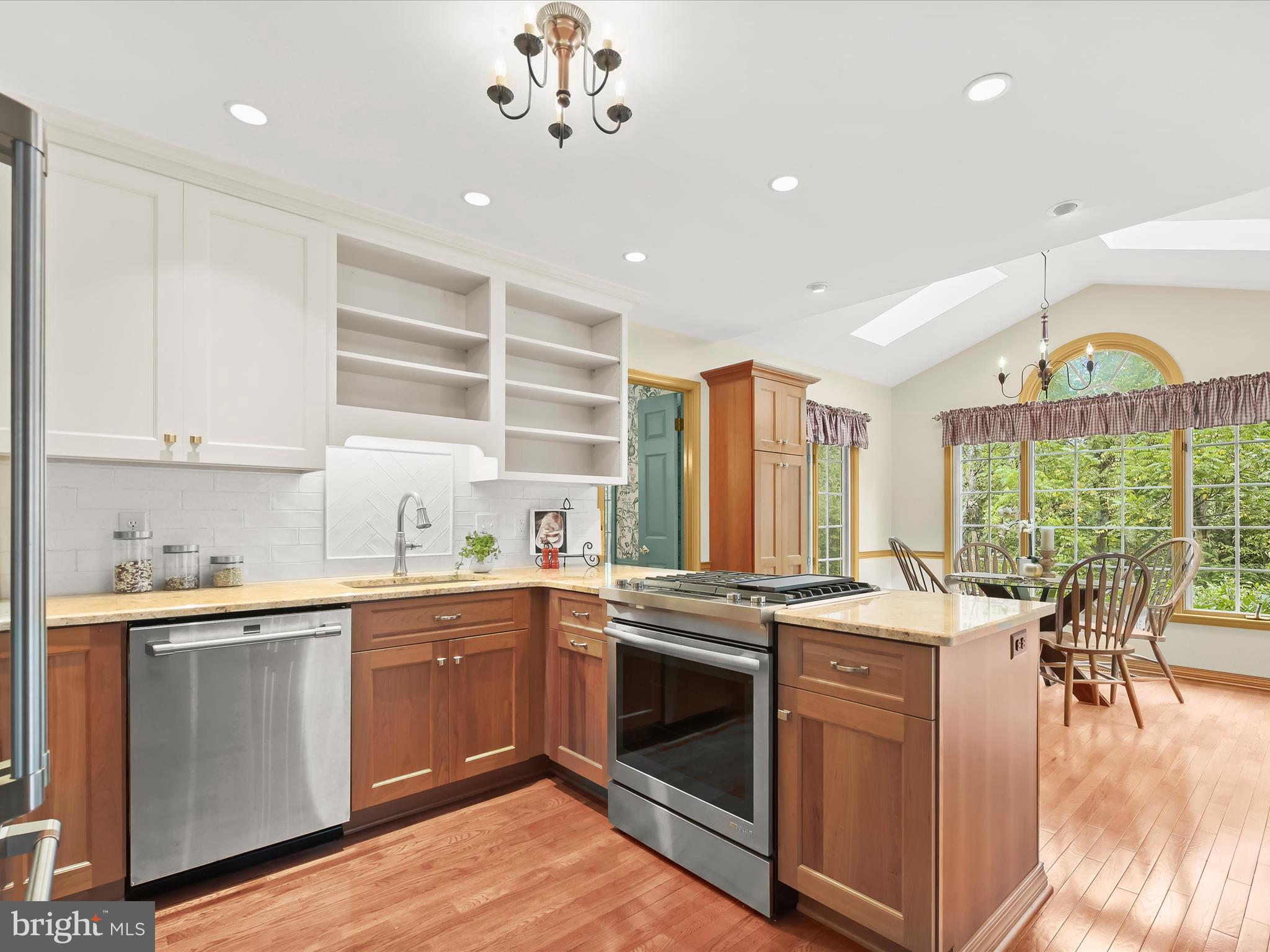 VILLAGE GATE - Residential