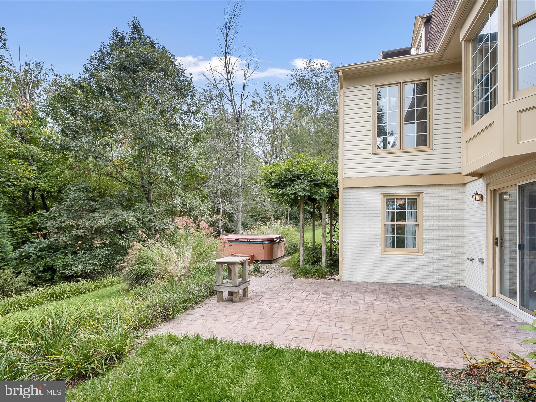 VILLAGE GATE - Residential