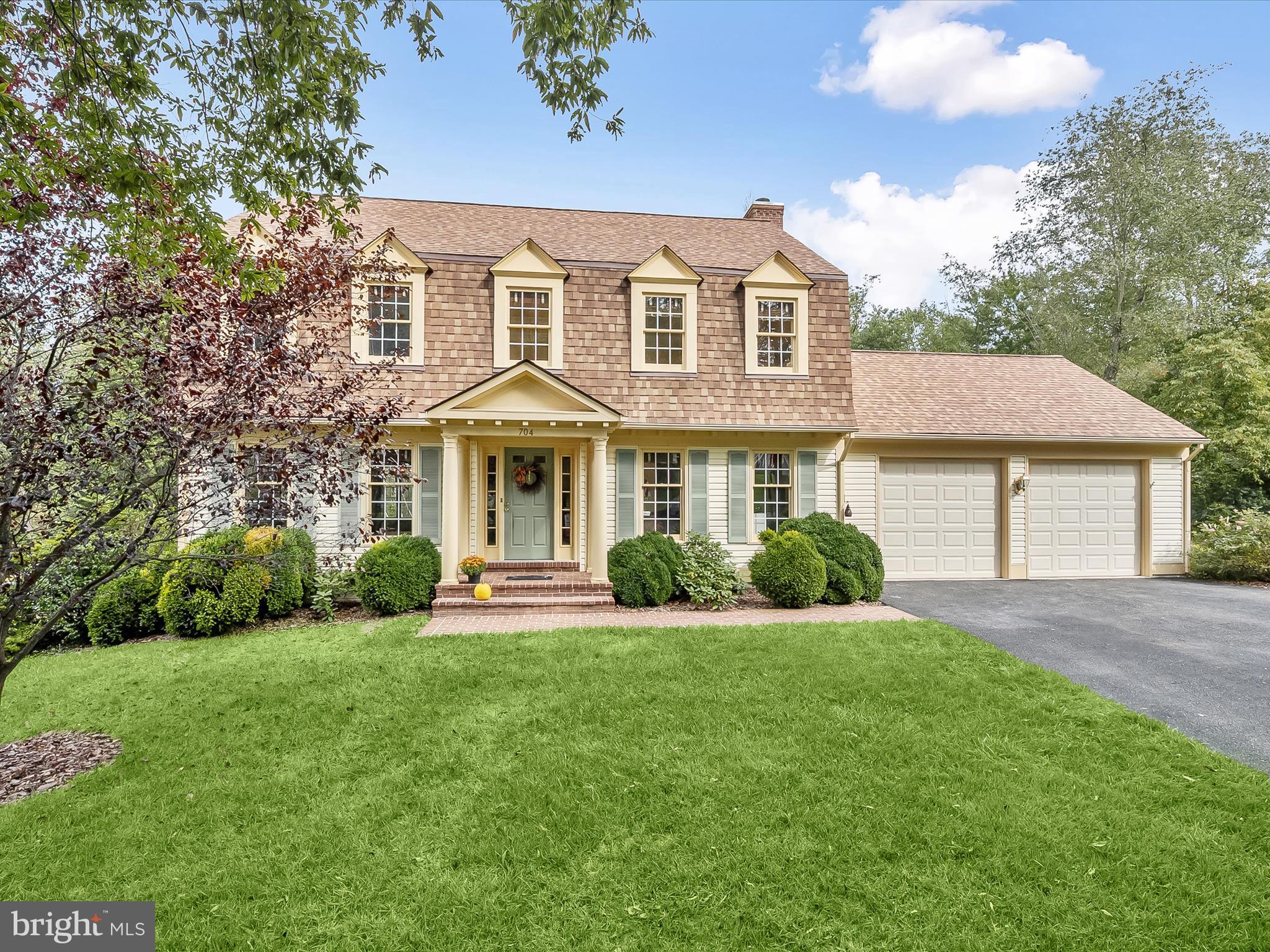 VILLAGE GATE - Residential