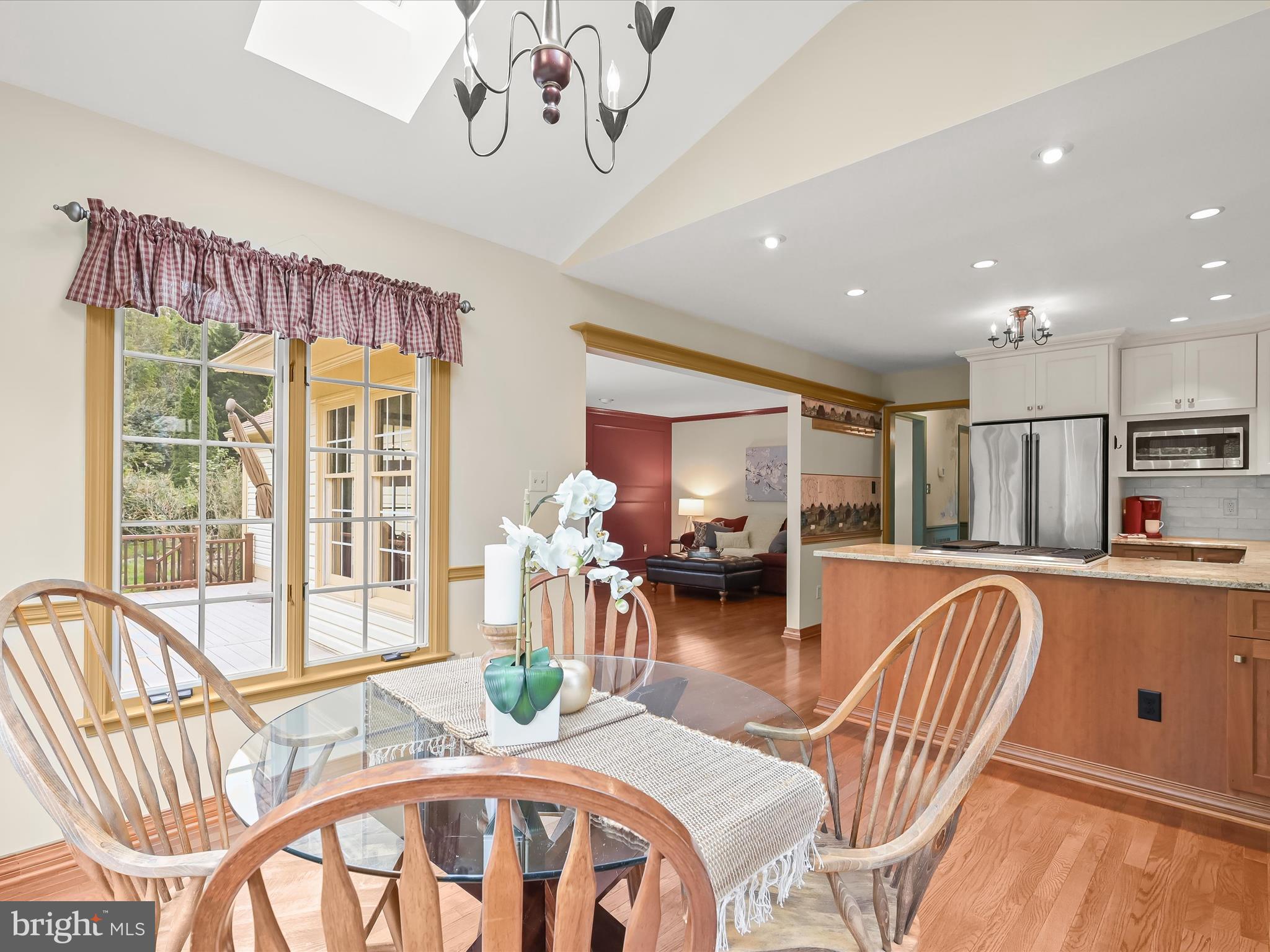 VILLAGE GATE - Residential