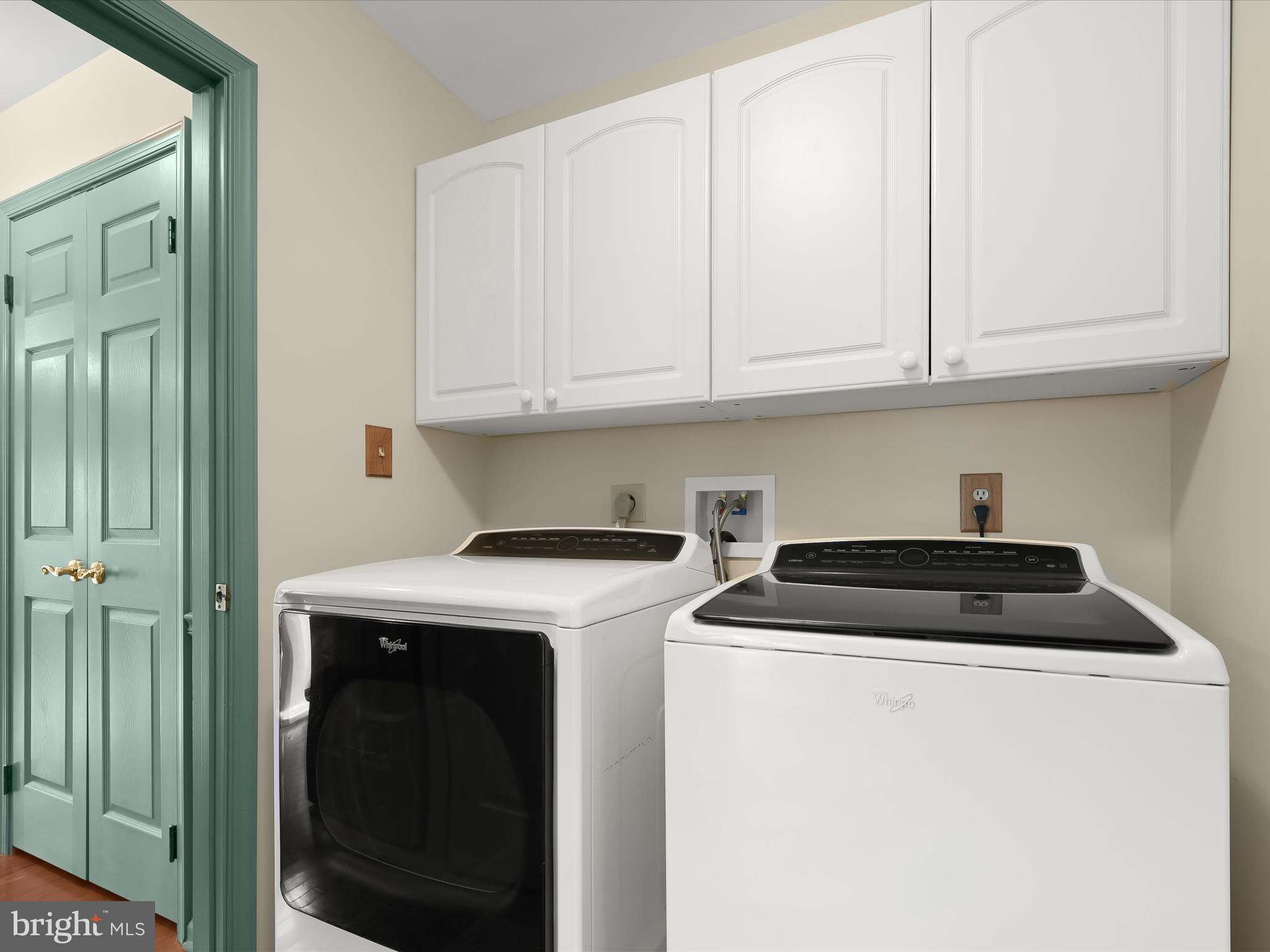 VILLAGE GATE - Residential