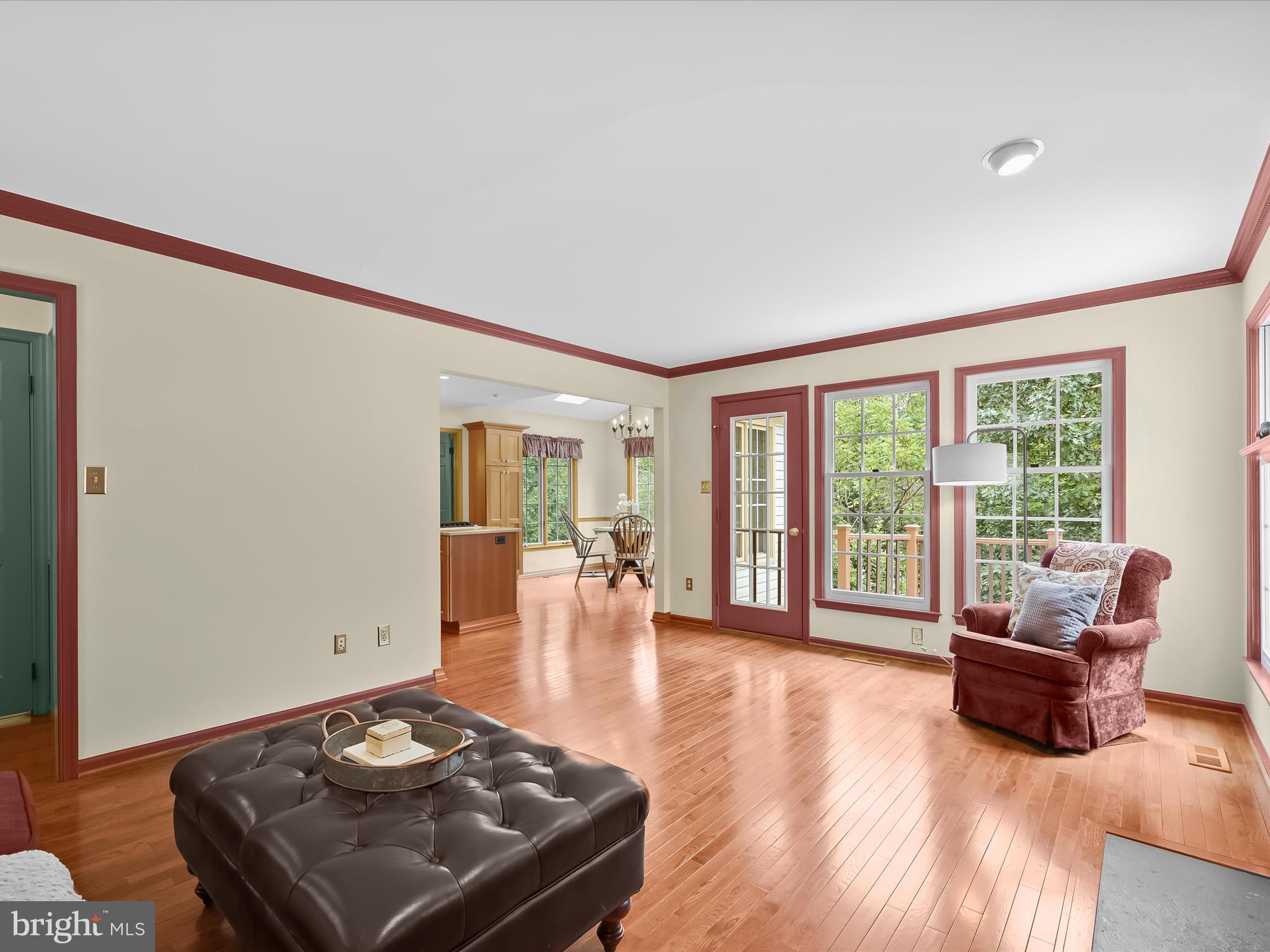 VILLAGE GATE - Residential