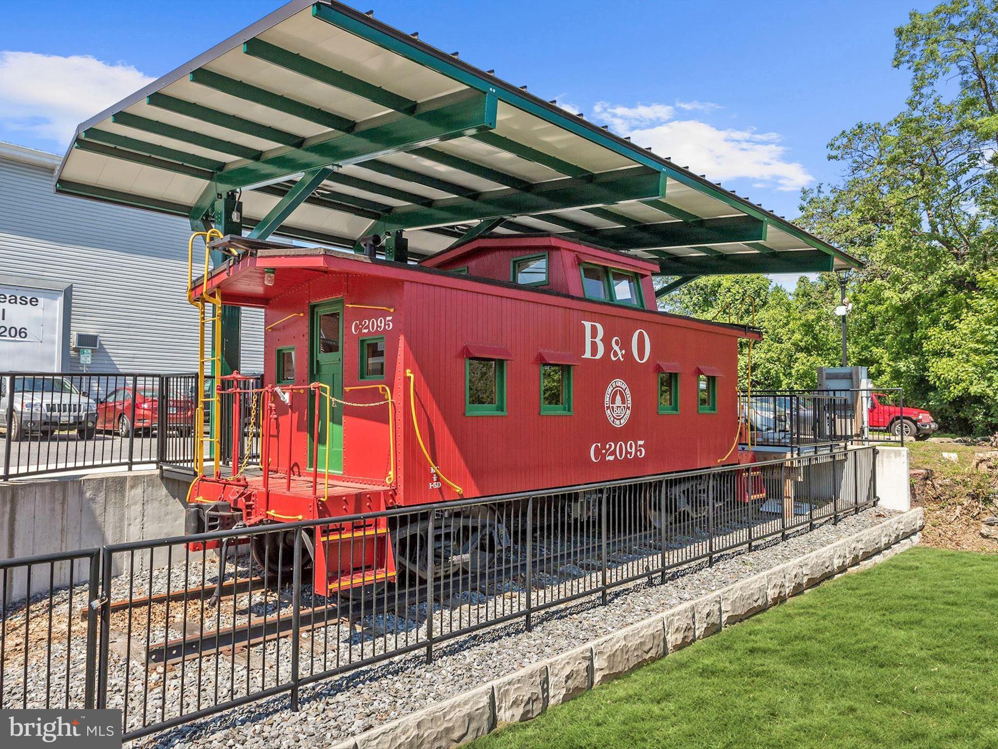 VILLAGE GATE - Residential