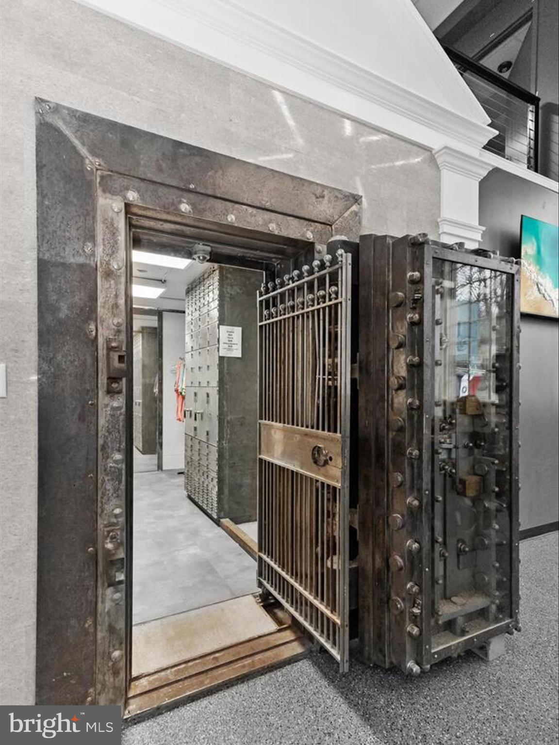 VILLAGE GATE - Residential