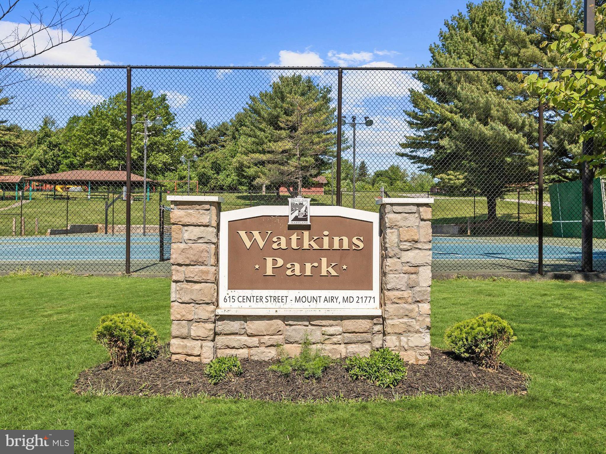 VILLAGE GATE - Residential