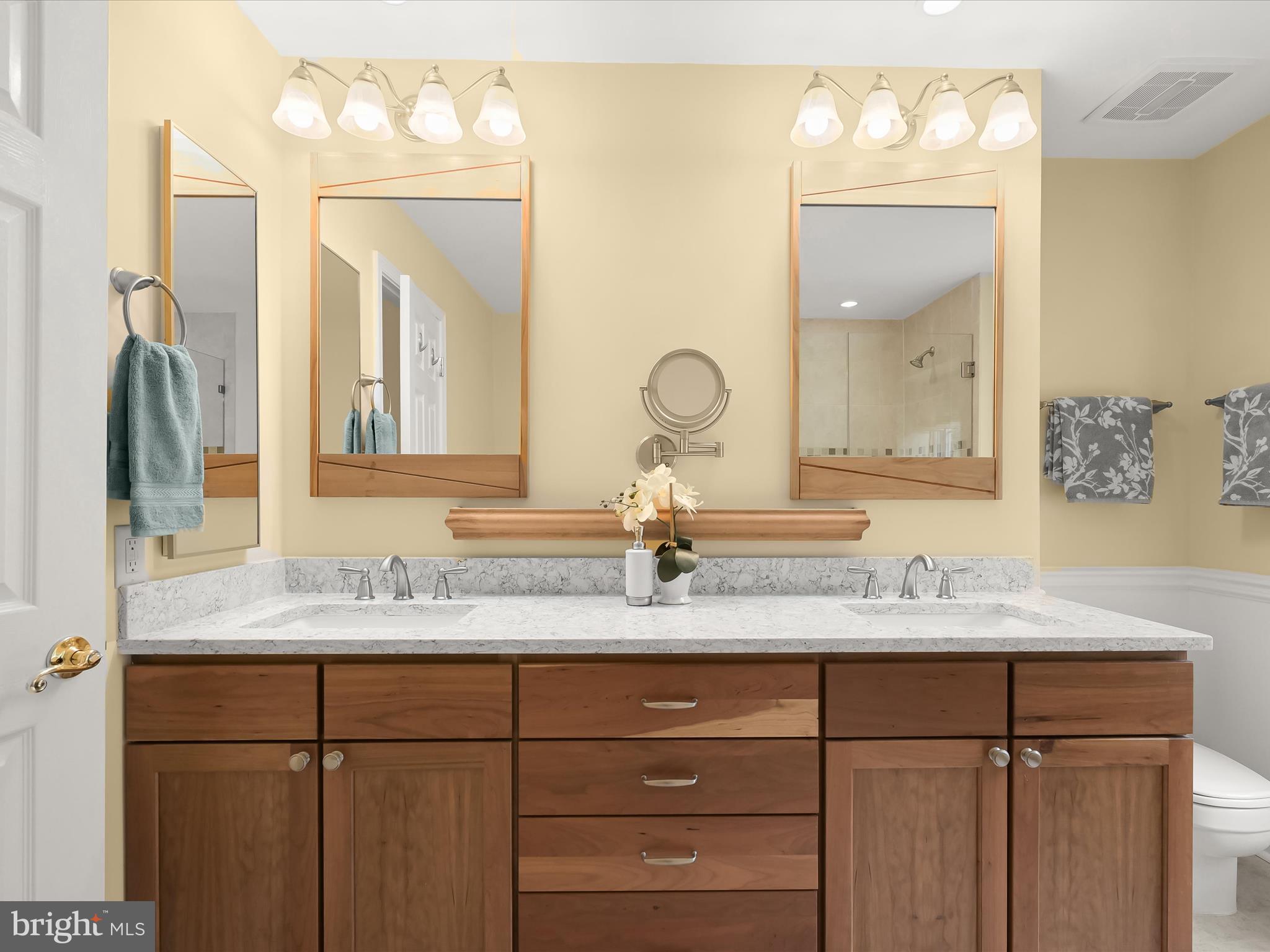 VILLAGE GATE - Residential