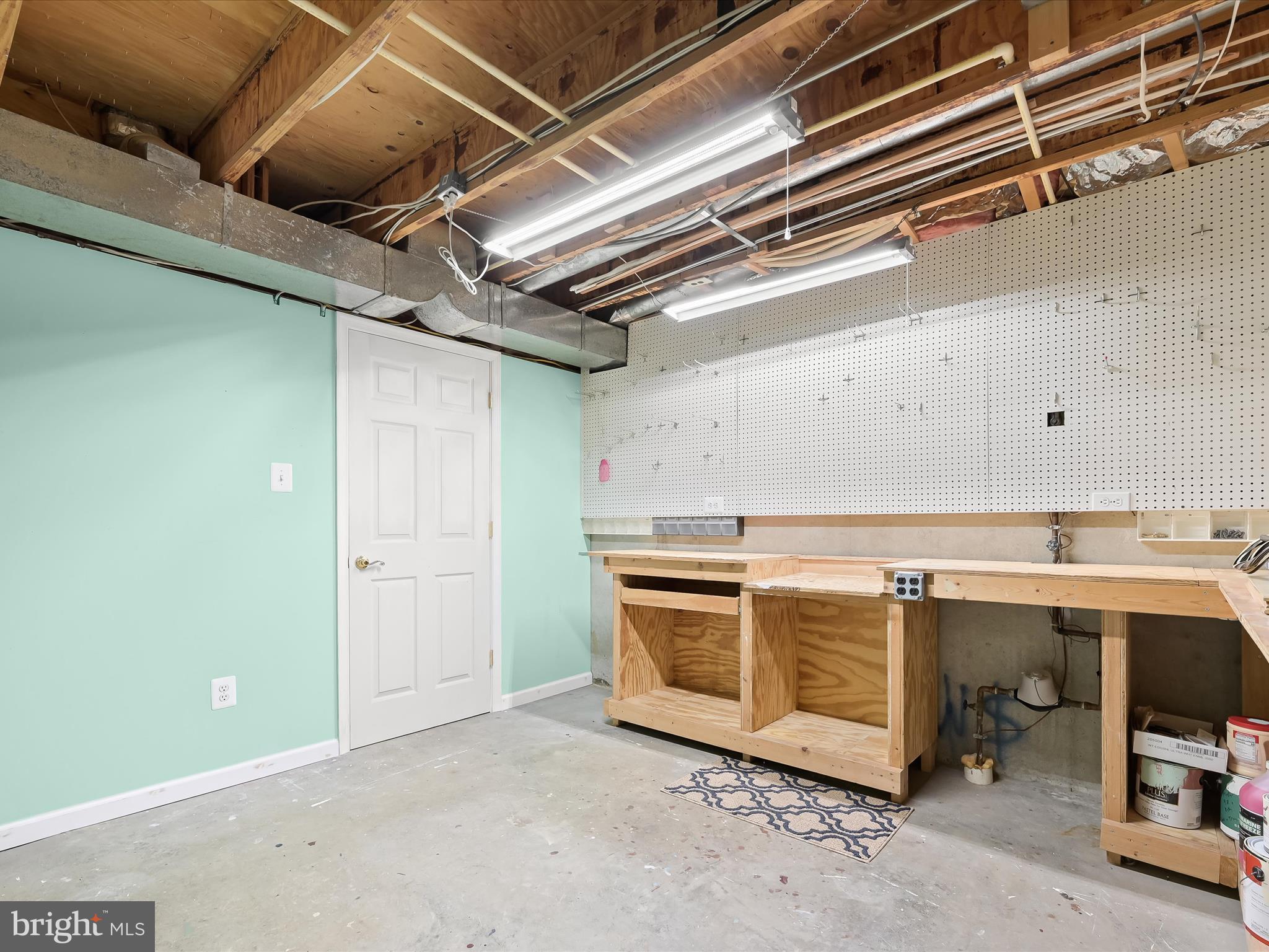 VILLAGE GATE - Residential