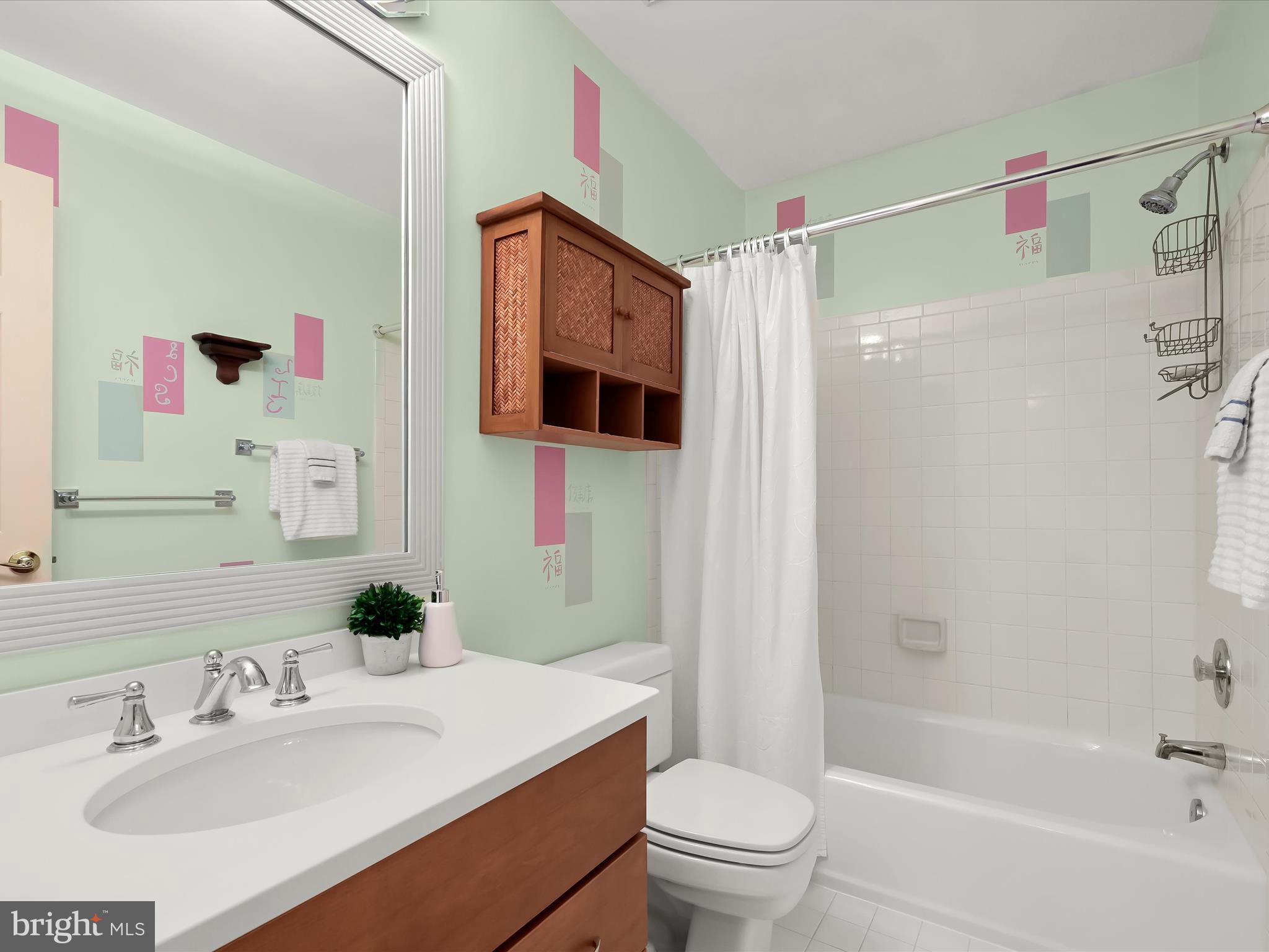 VILLAGE GATE - Residential