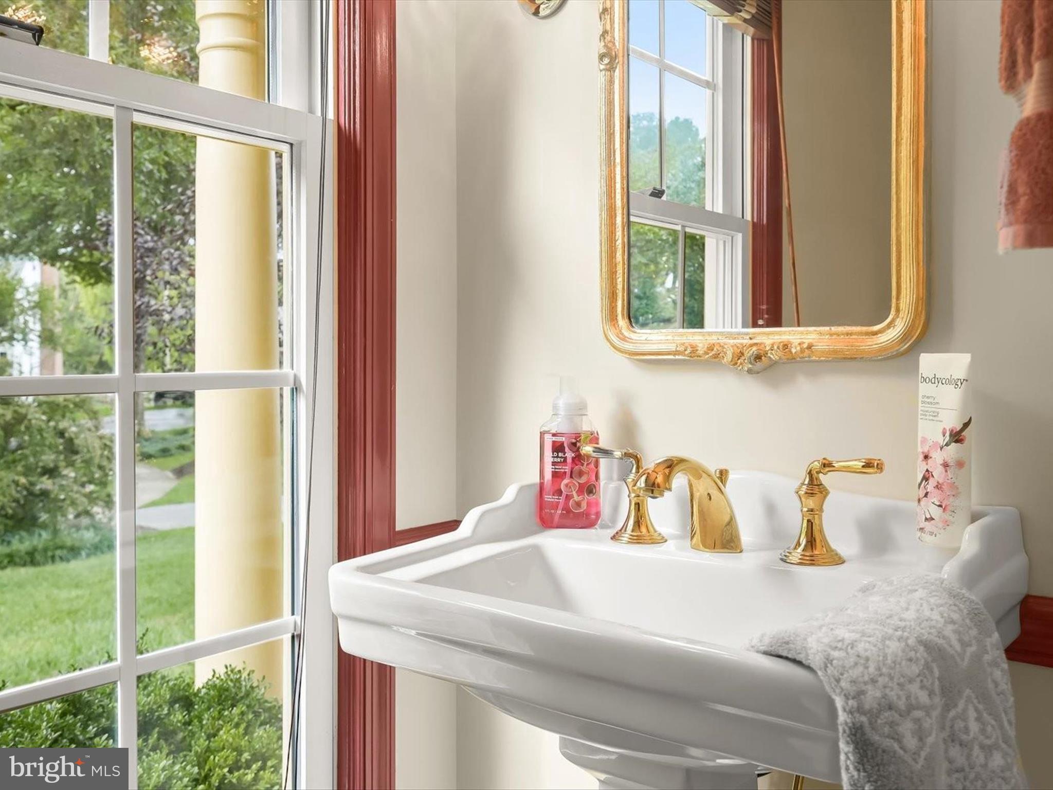 VILLAGE GATE - Residential