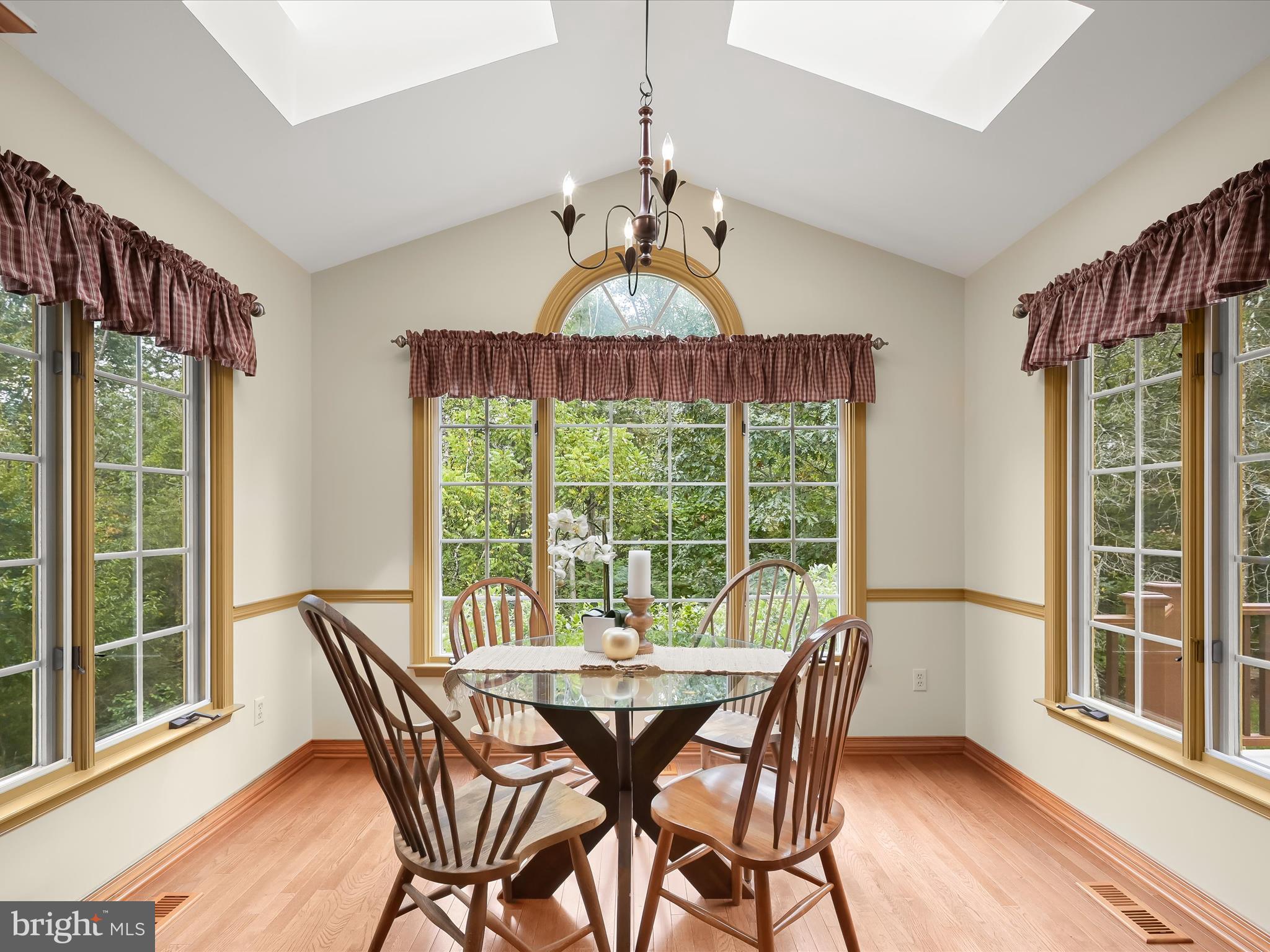 VILLAGE GATE - Residential