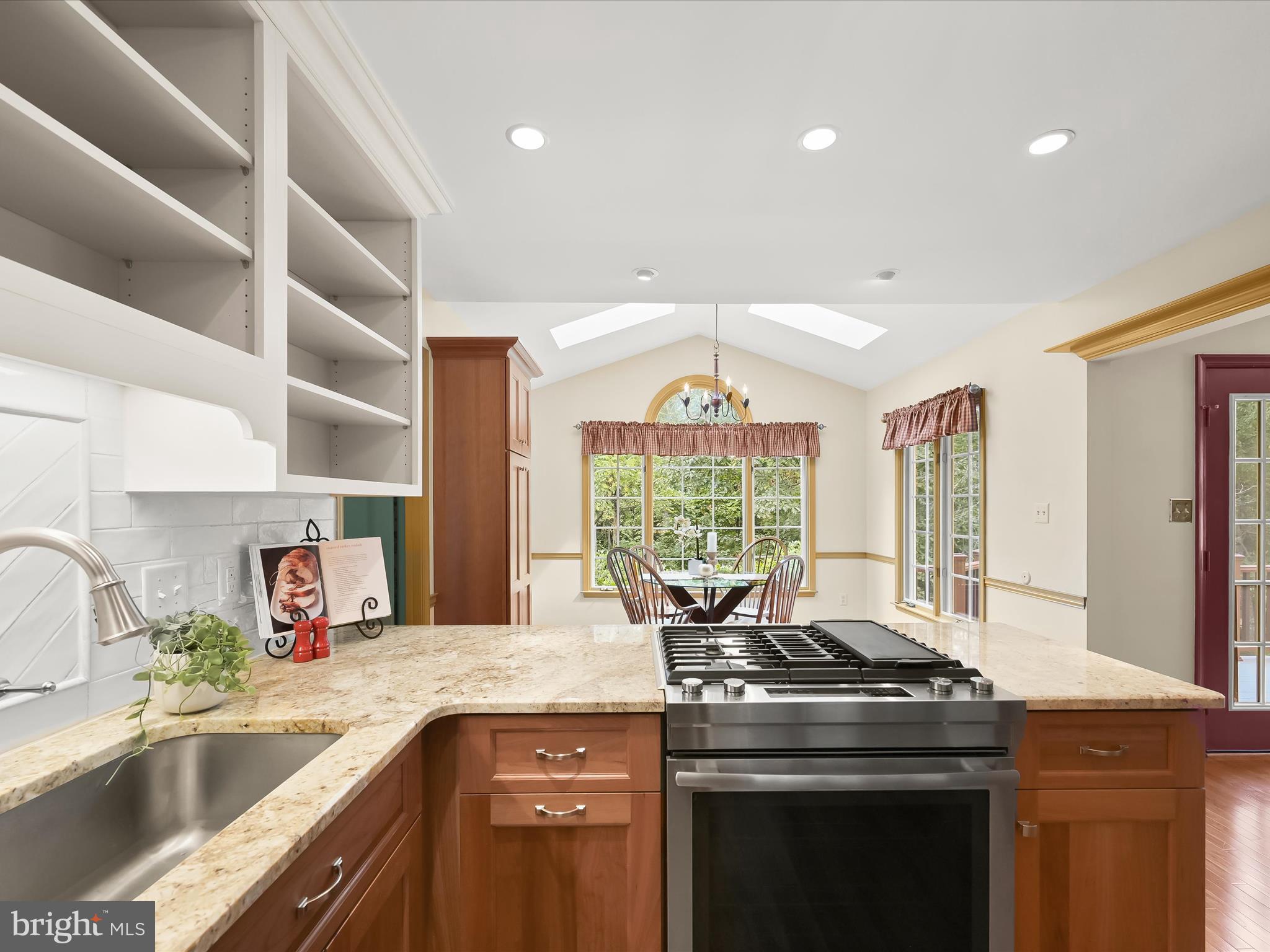 VILLAGE GATE - Residential