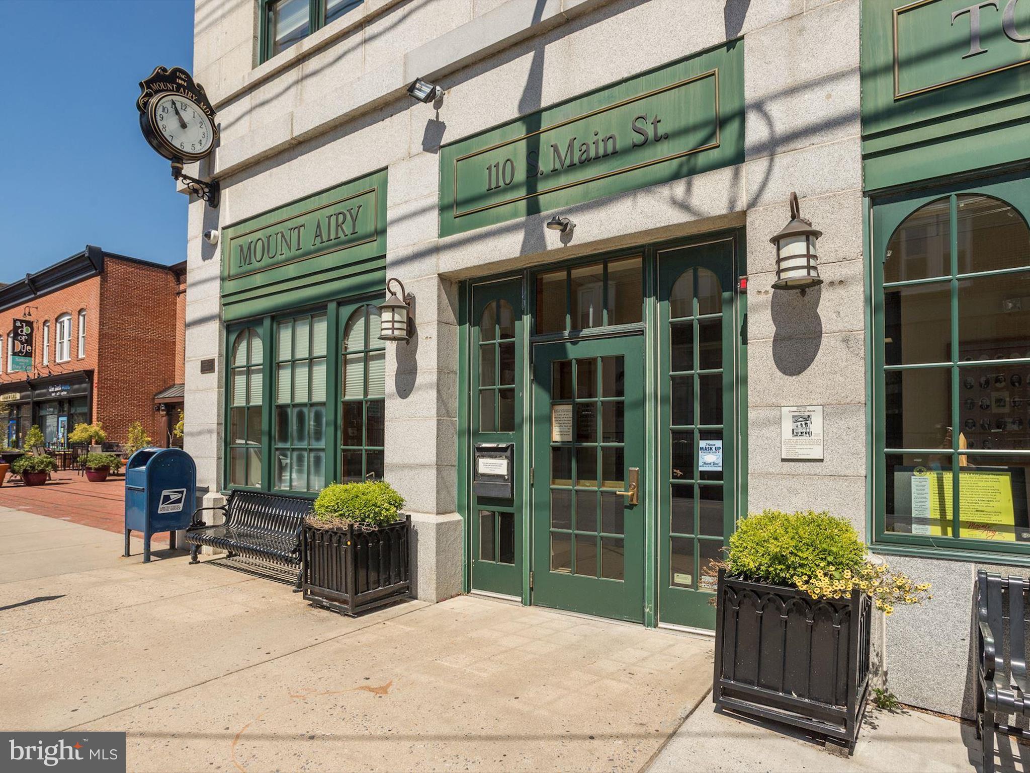 VILLAGE GATE - Residential