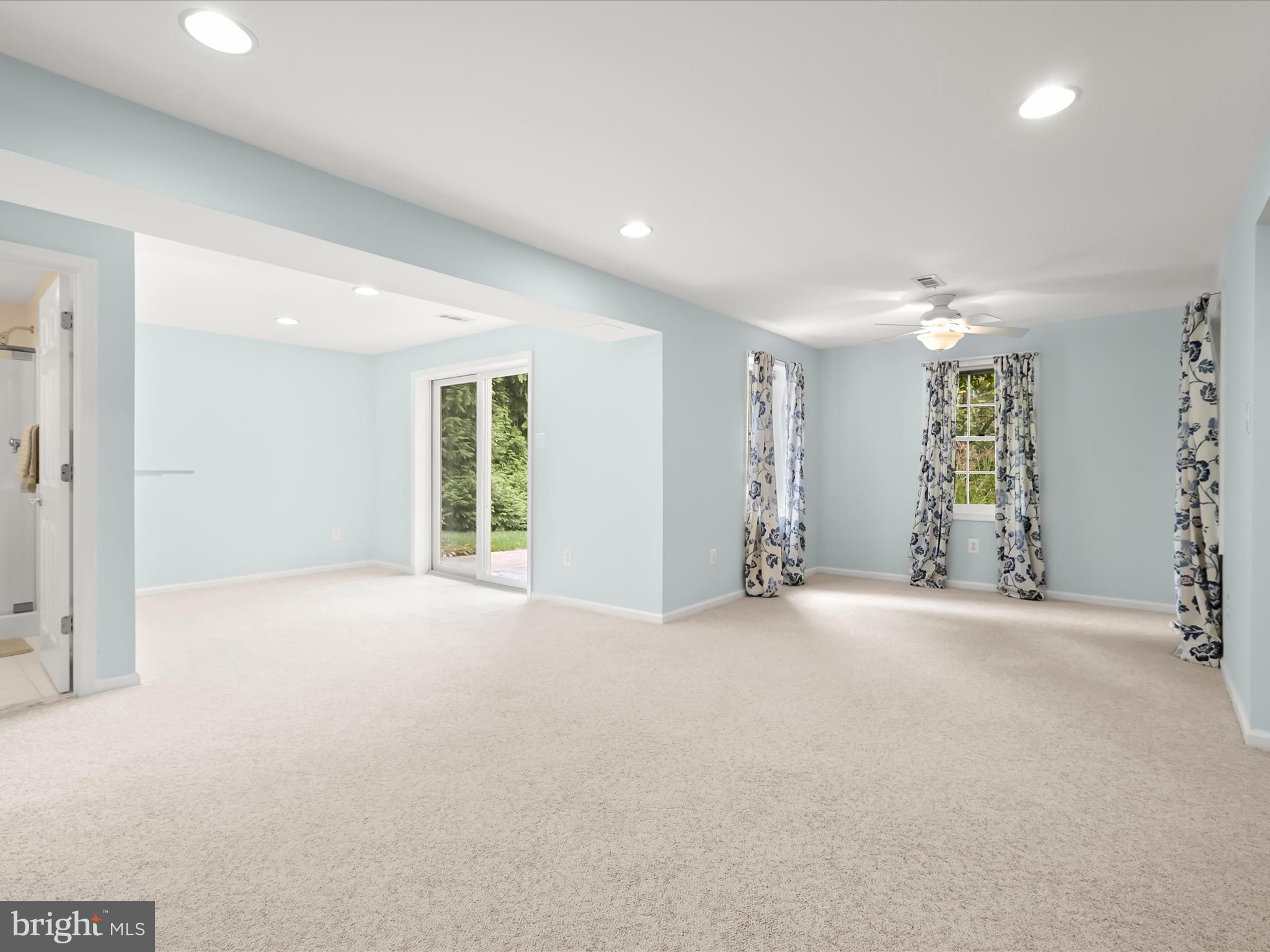 VILLAGE GATE - Residential