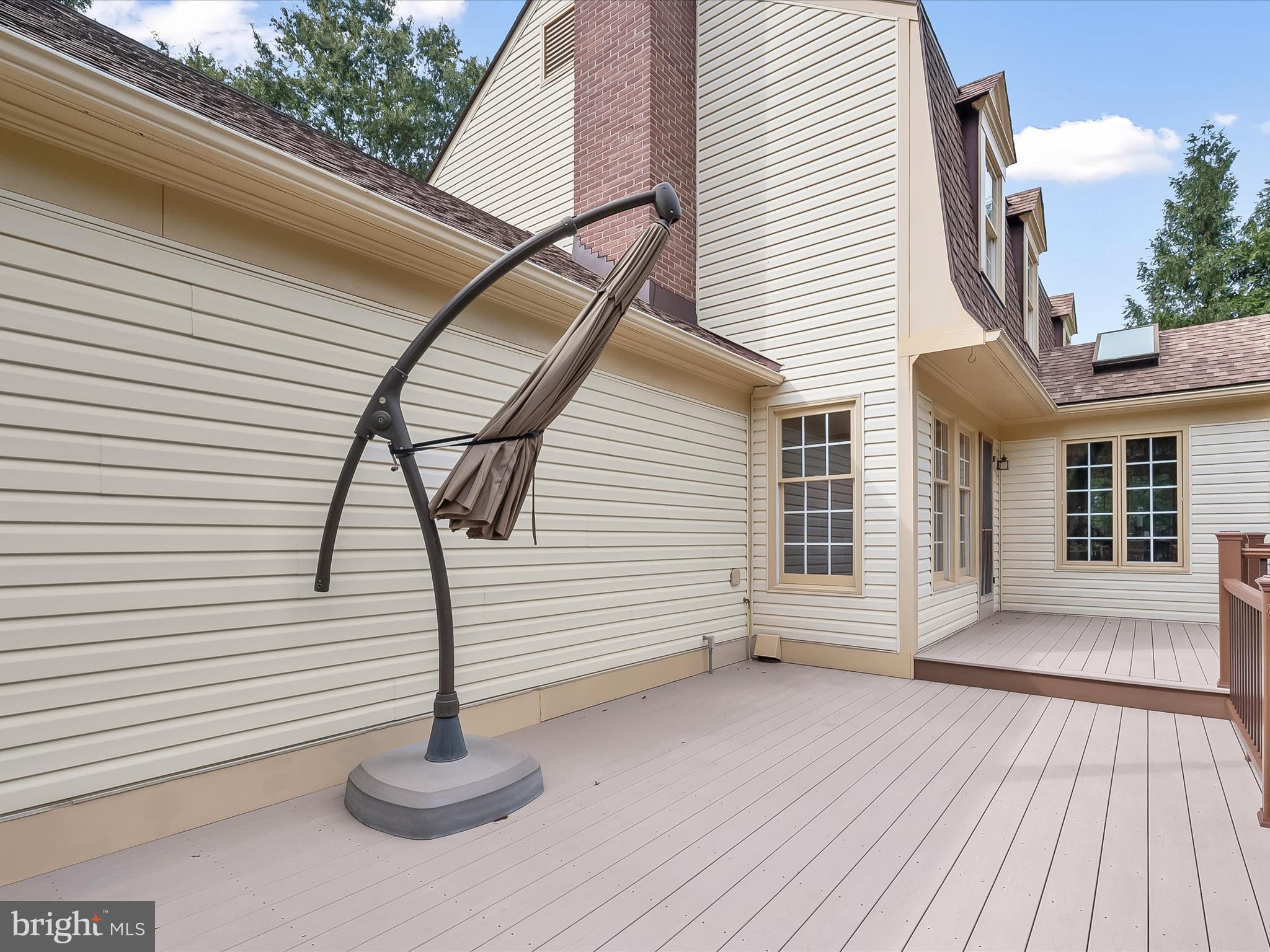 VILLAGE GATE - Residential