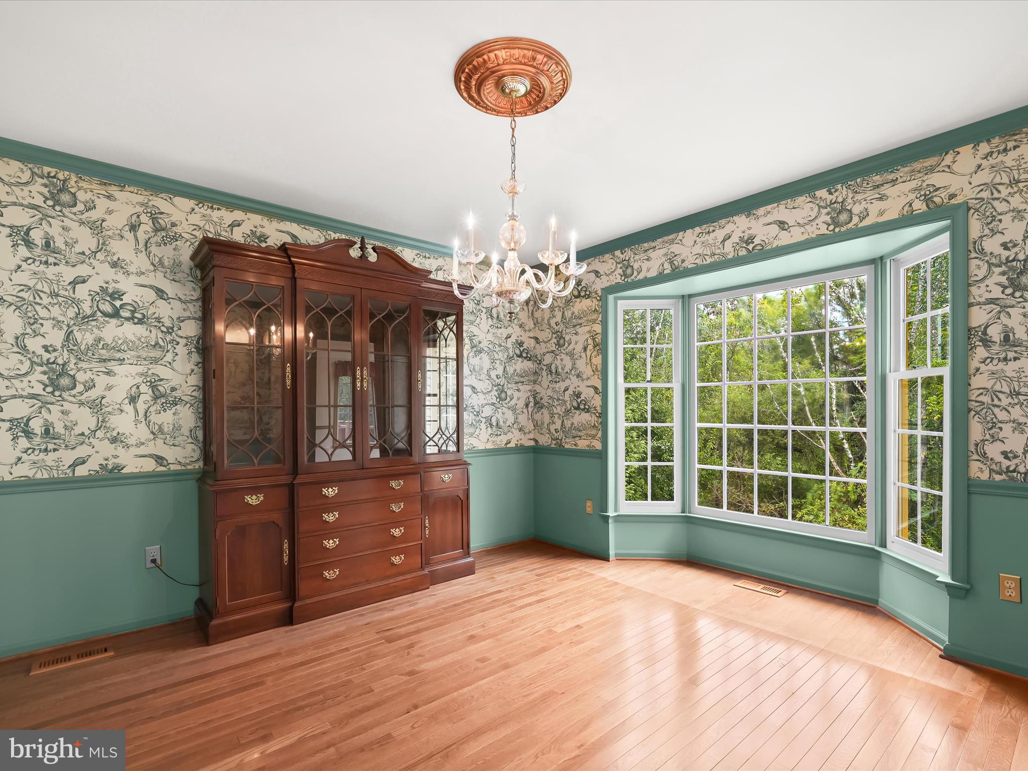 VILLAGE GATE - Residential