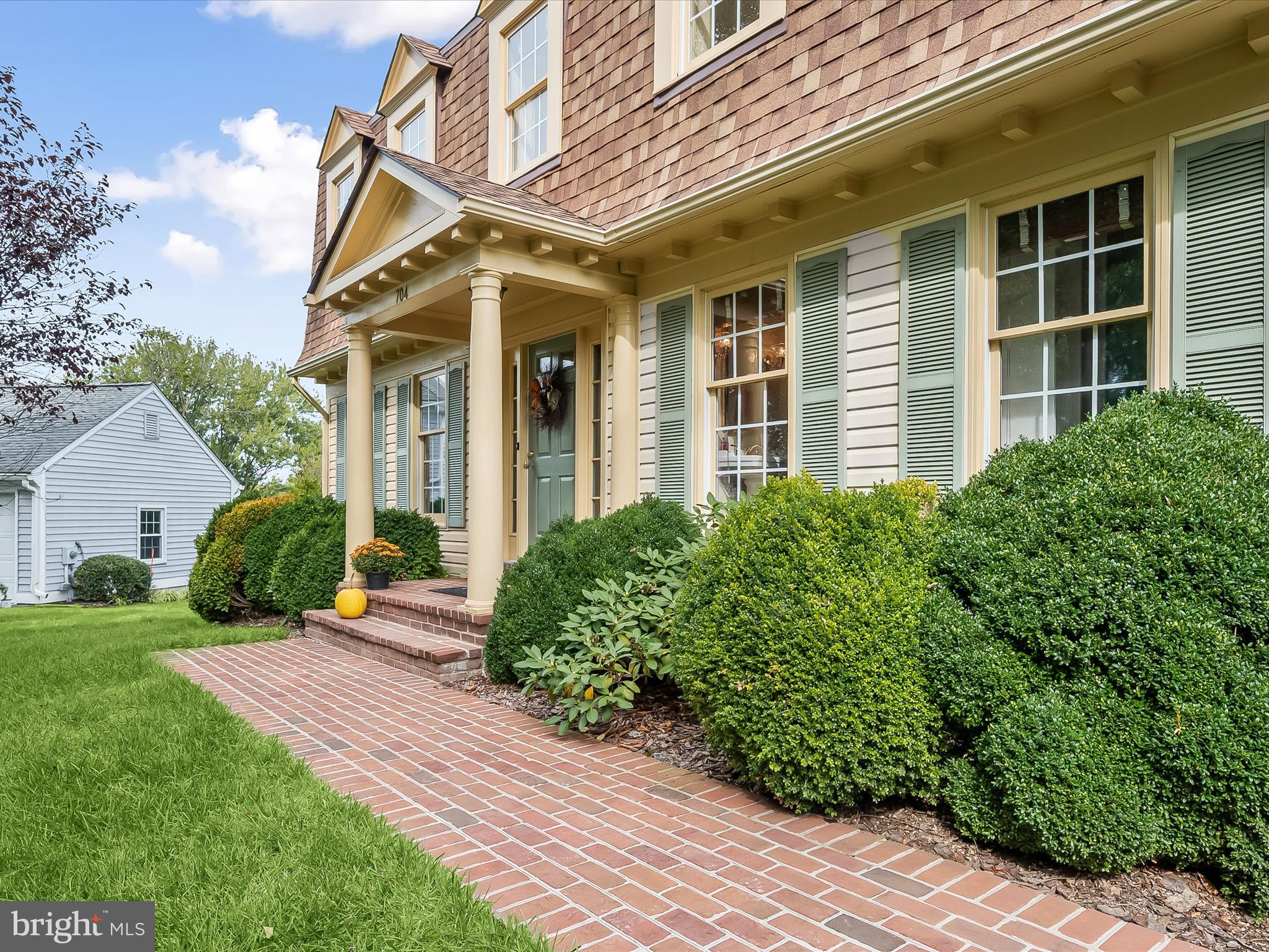 VILLAGE GATE - Residential
