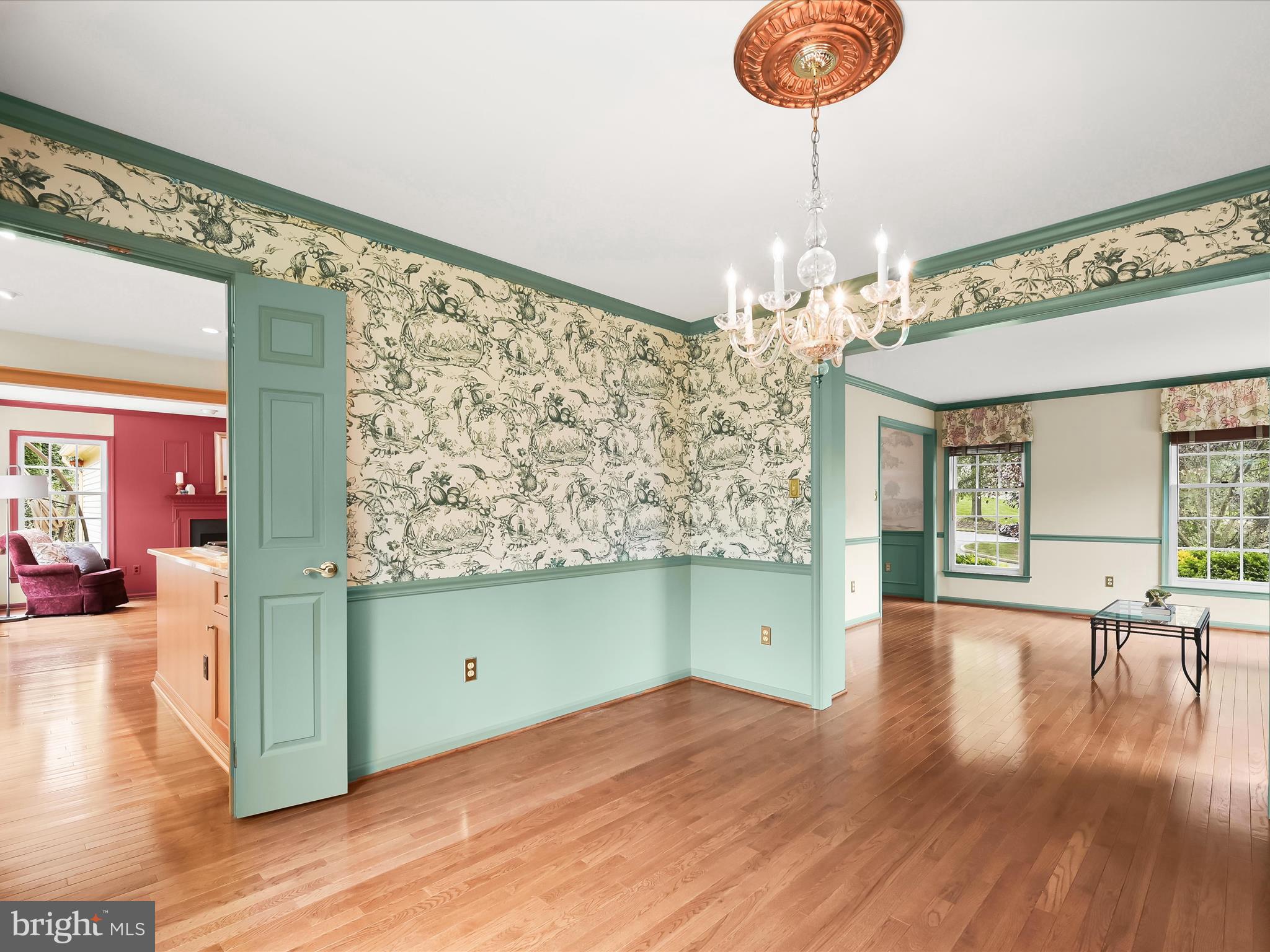 VILLAGE GATE - Residential