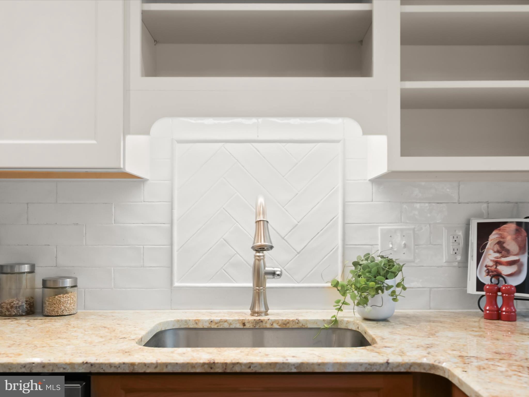 VILLAGE GATE - Residential