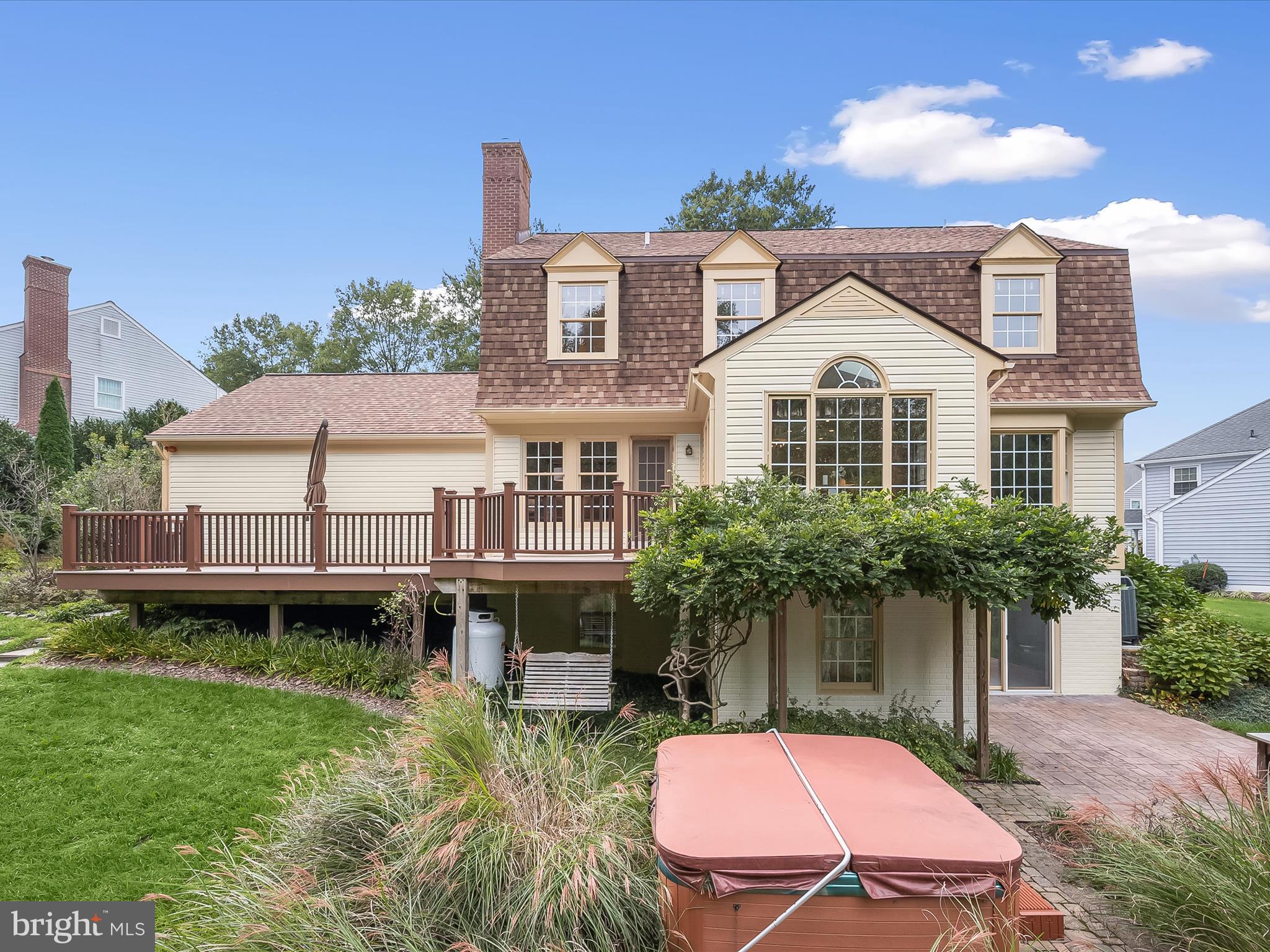VILLAGE GATE - Residential