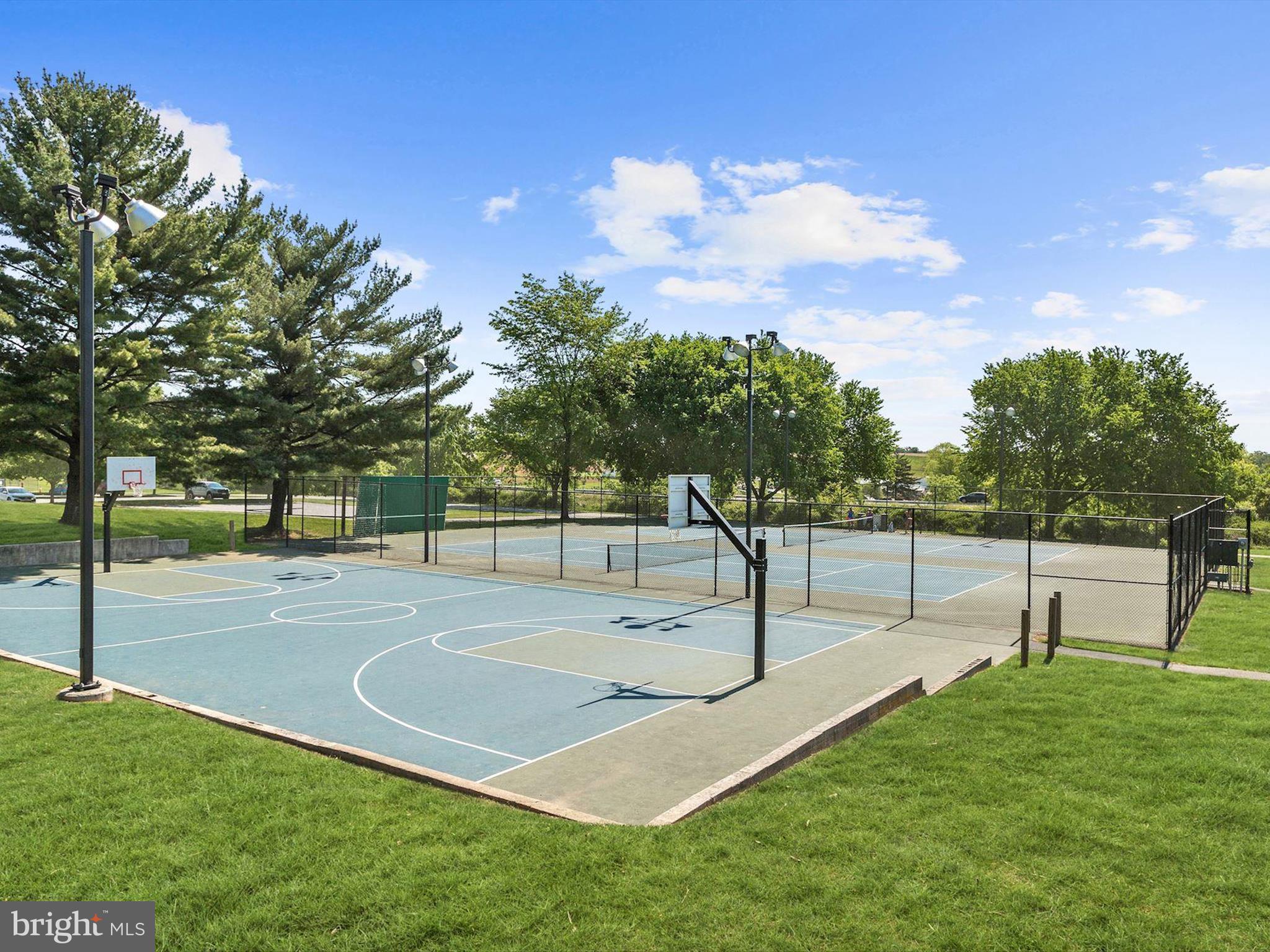 VILLAGE GATE - Residential