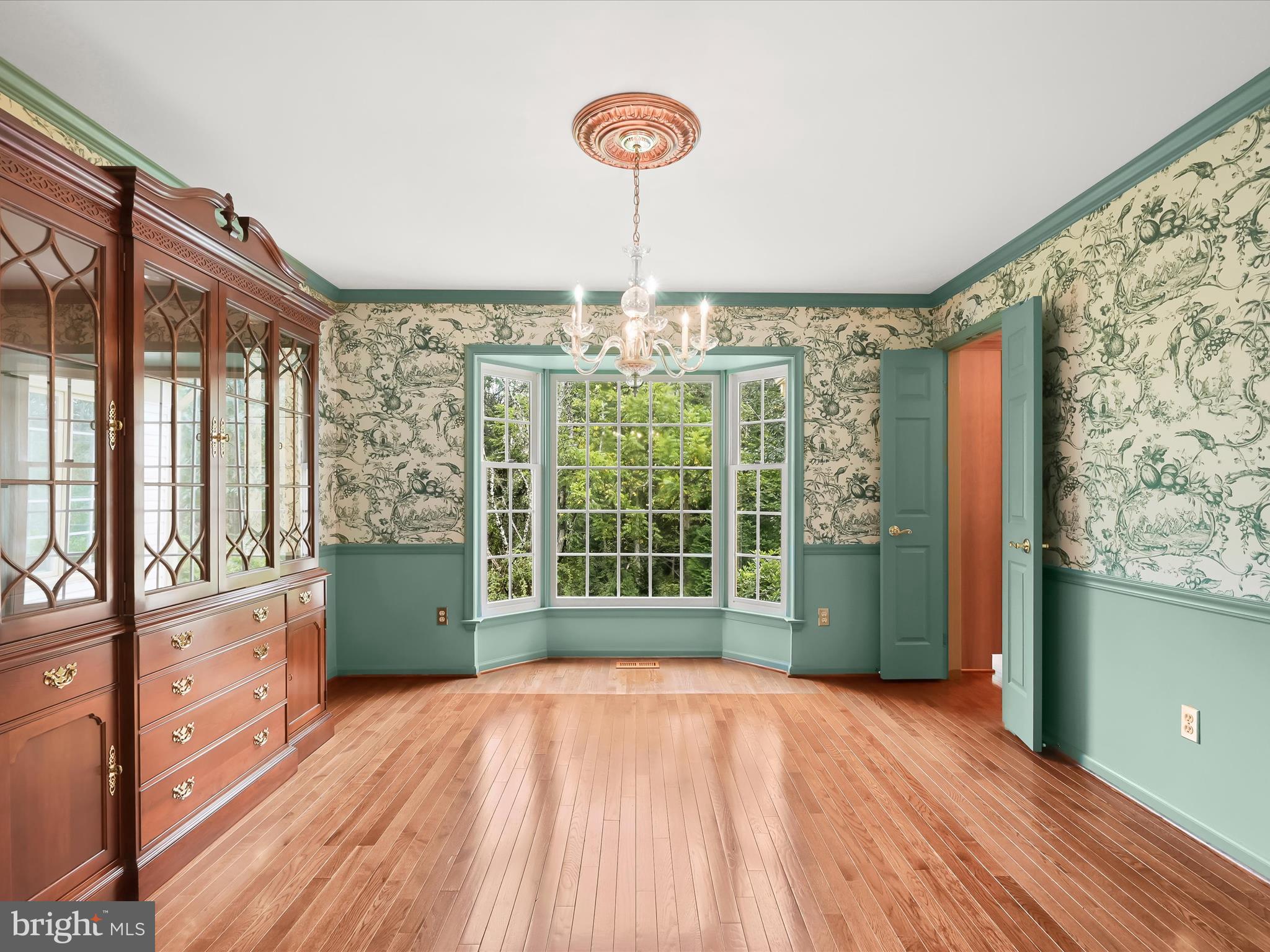 VILLAGE GATE - Residential