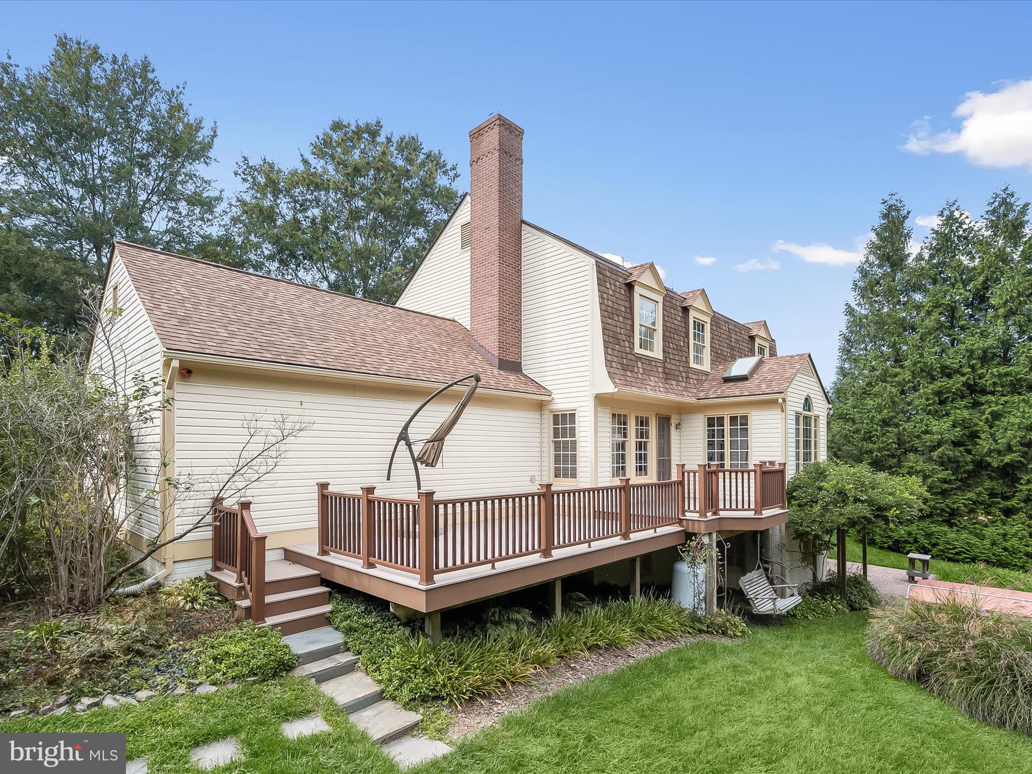 VILLAGE GATE - Residential