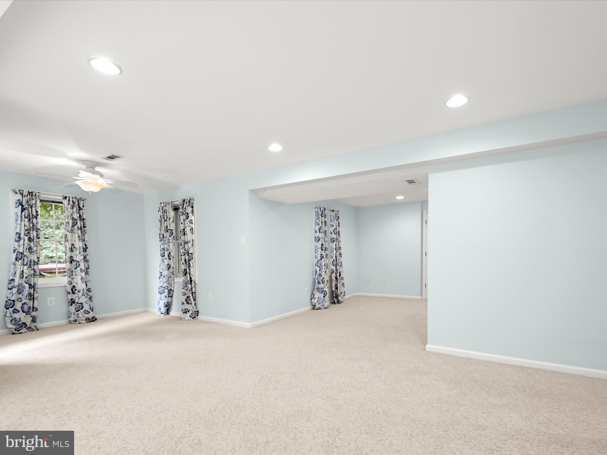 VILLAGE GATE - Residential