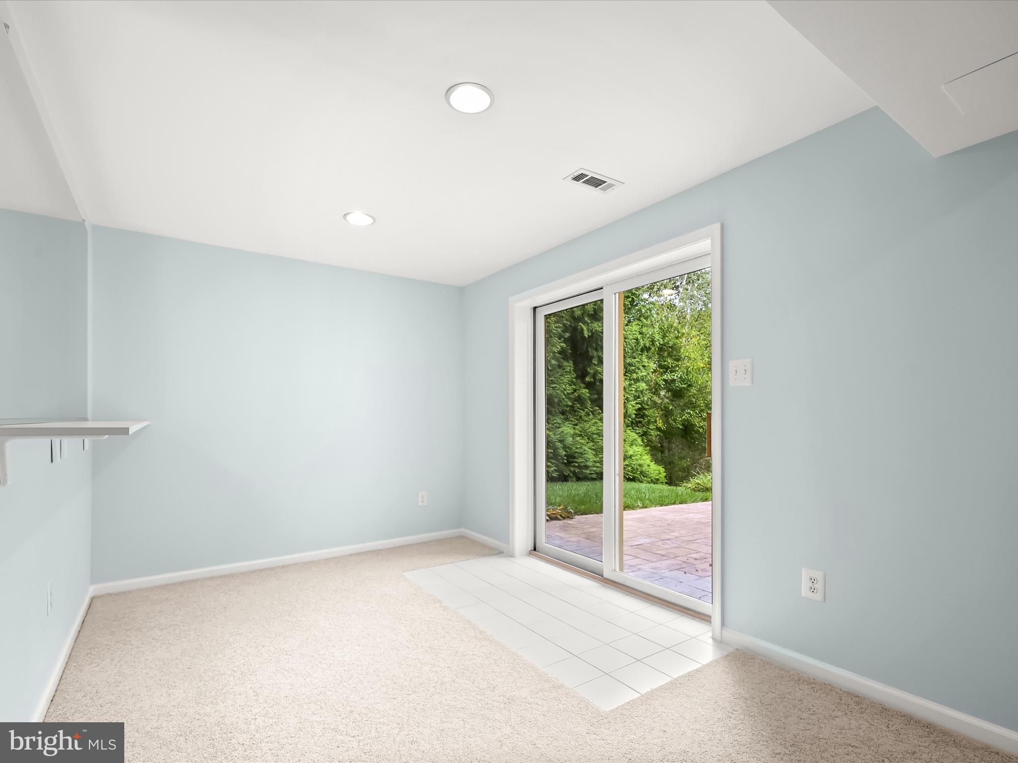 VILLAGE GATE - Residential