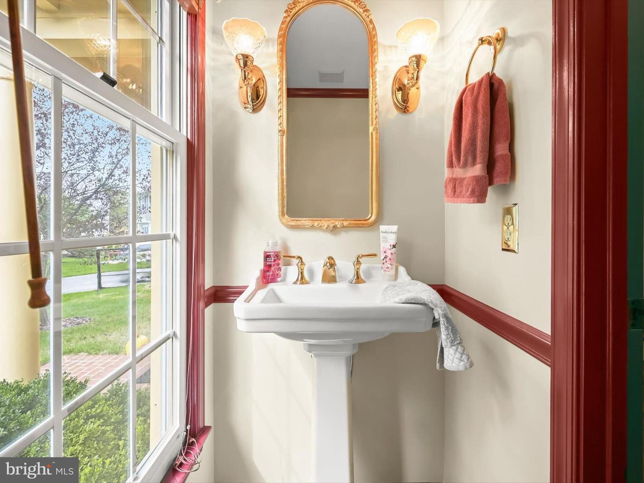 VILLAGE GATE - Residential