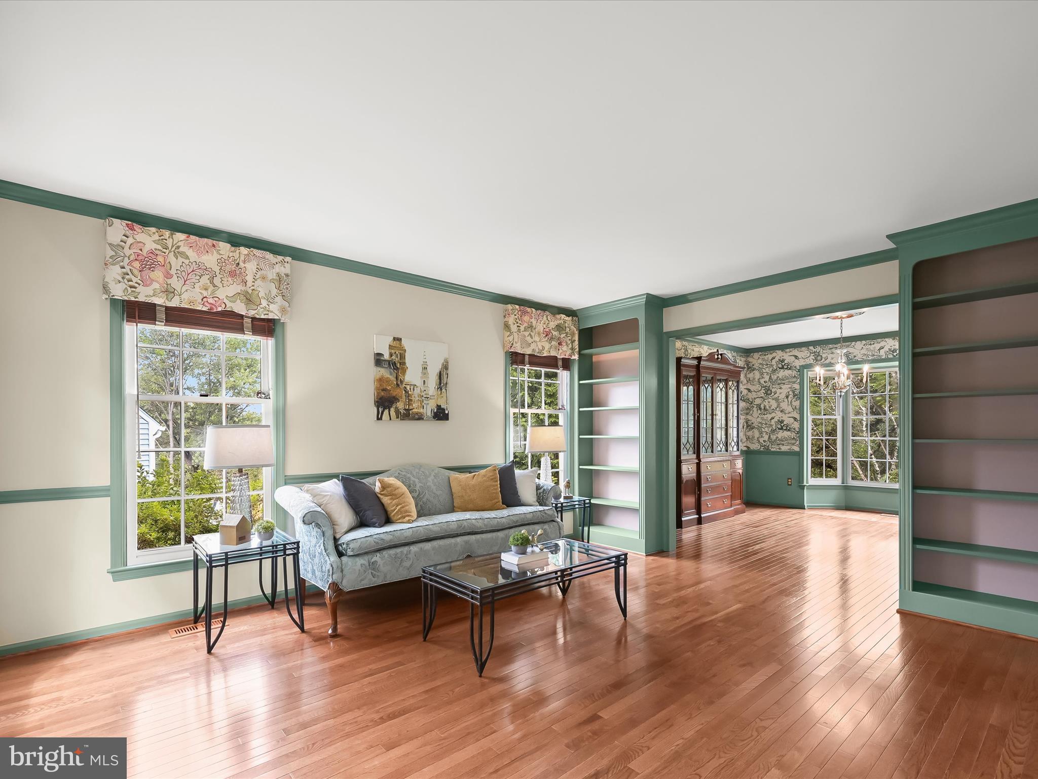 VILLAGE GATE - Residential