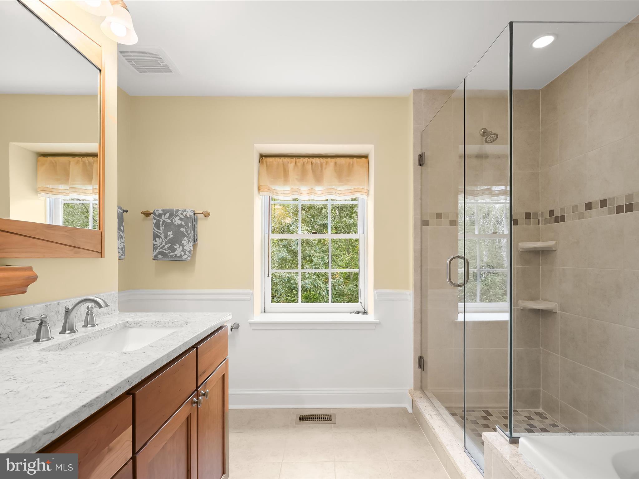 VILLAGE GATE - Residential