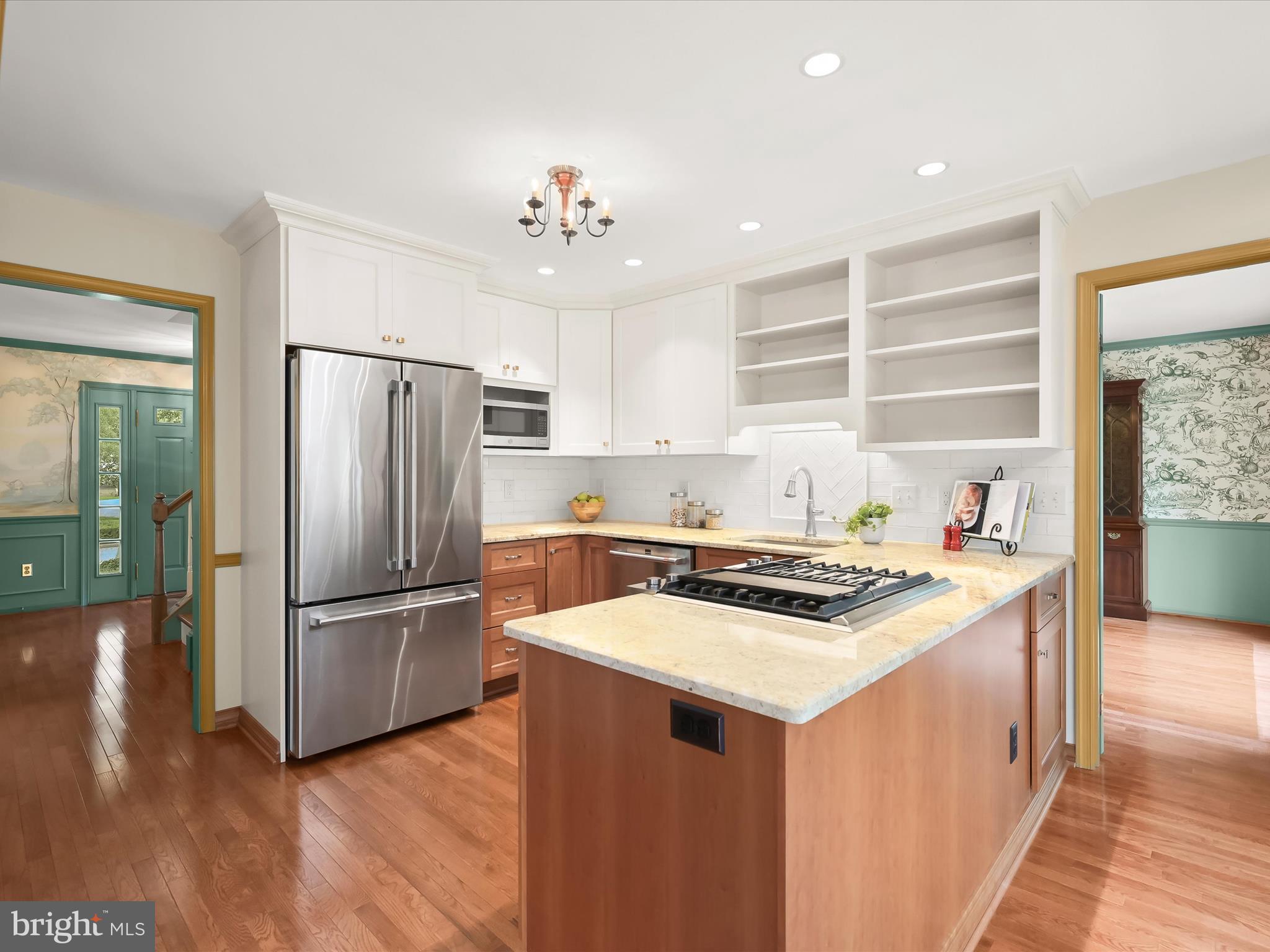 VILLAGE GATE - Residential