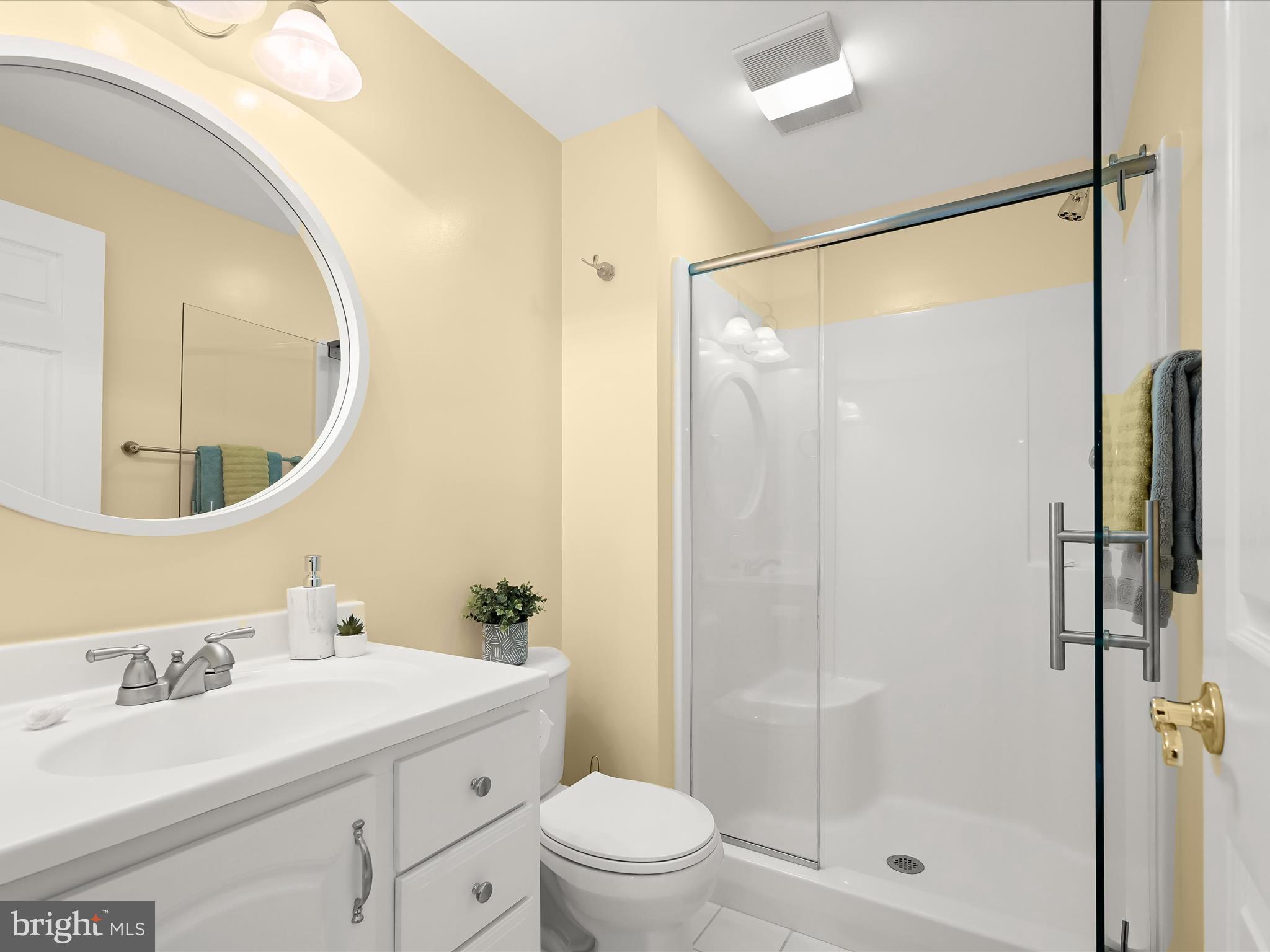 VILLAGE GATE - Residential