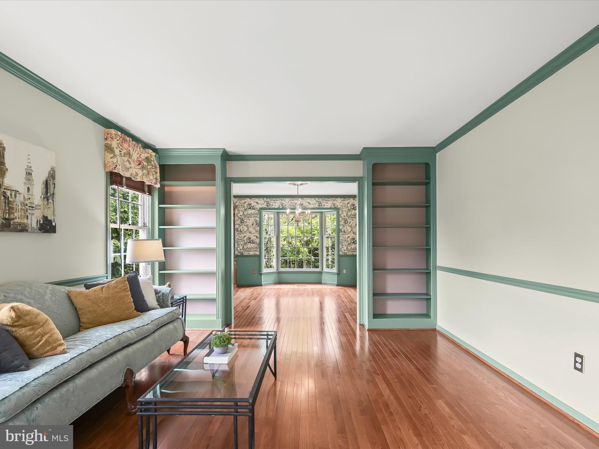 VILLAGE GATE - Residential