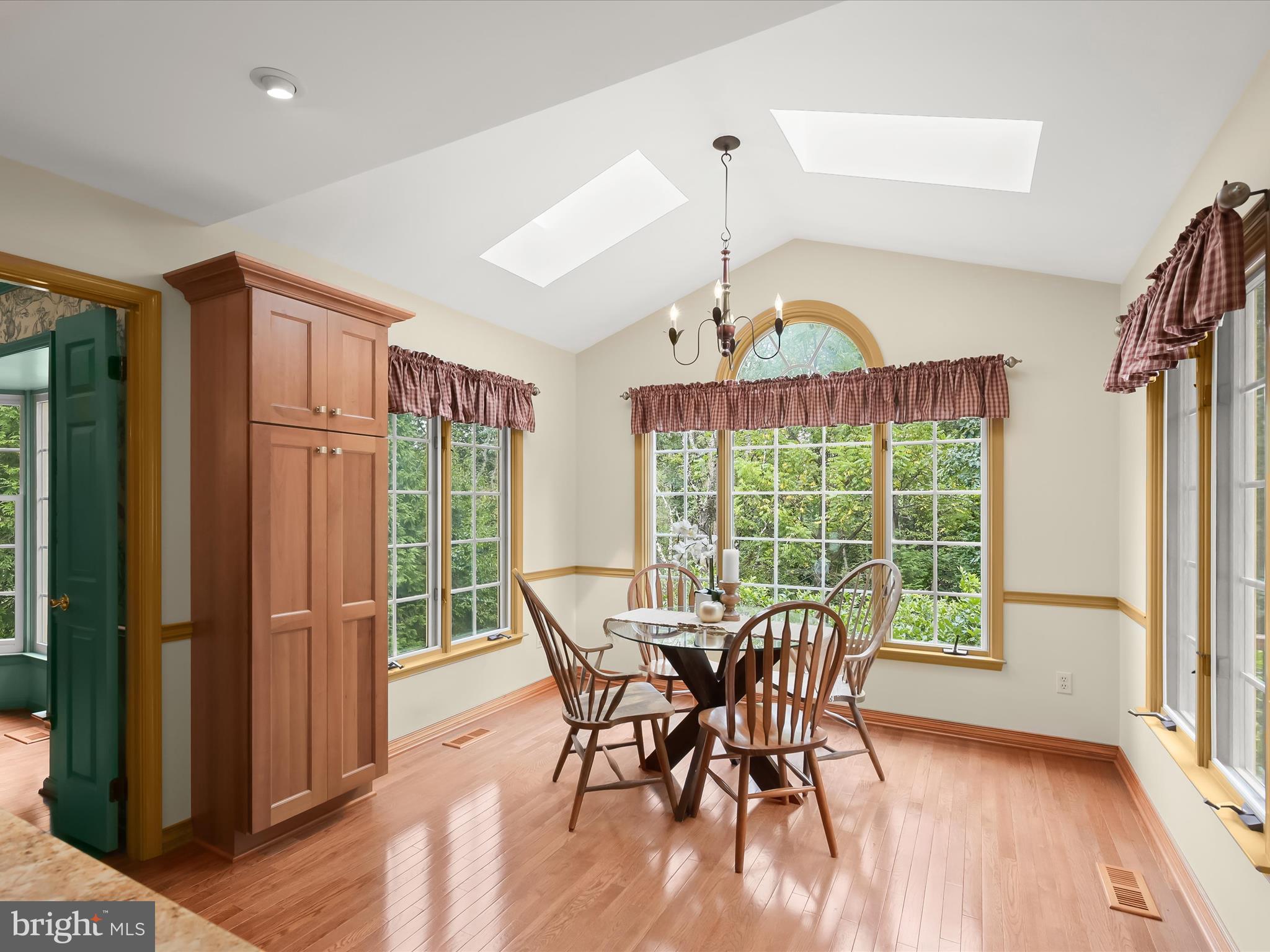 VILLAGE GATE - Residential