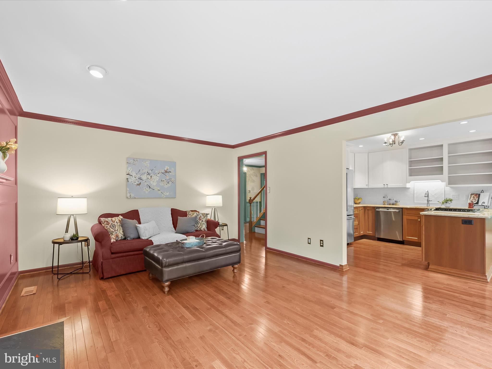 VILLAGE GATE - Residential