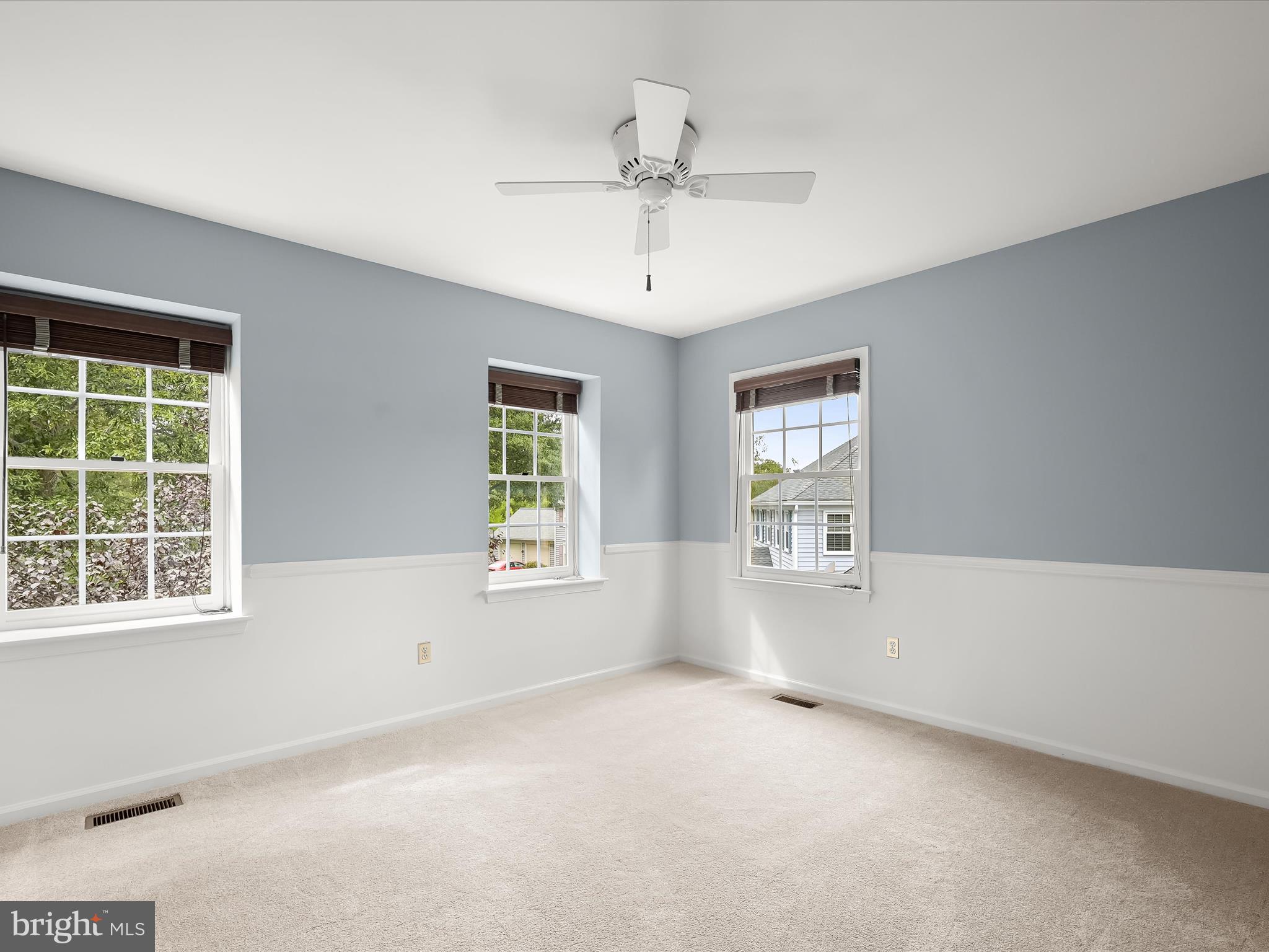 VILLAGE GATE - Residential