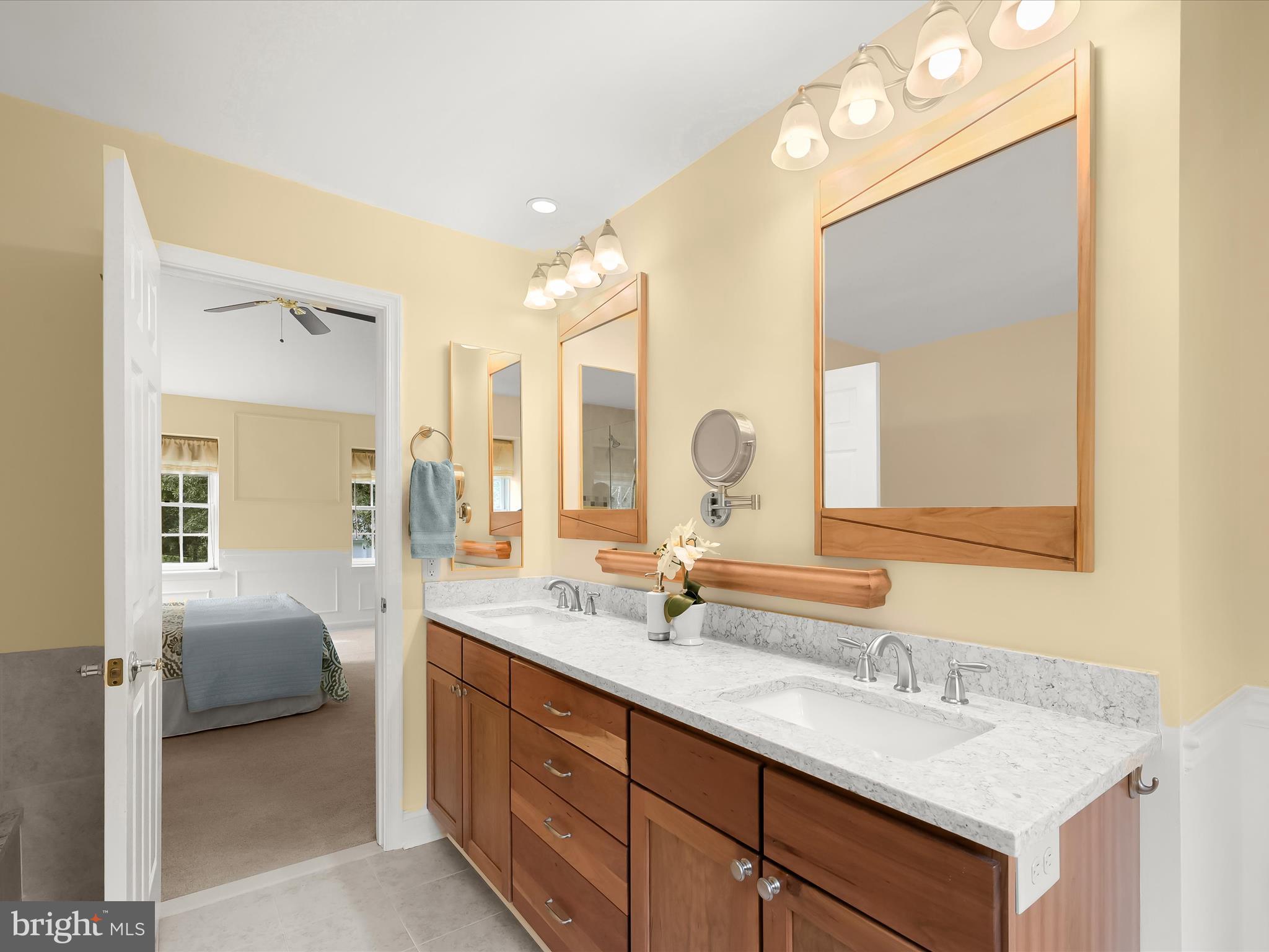 VILLAGE GATE - Residential