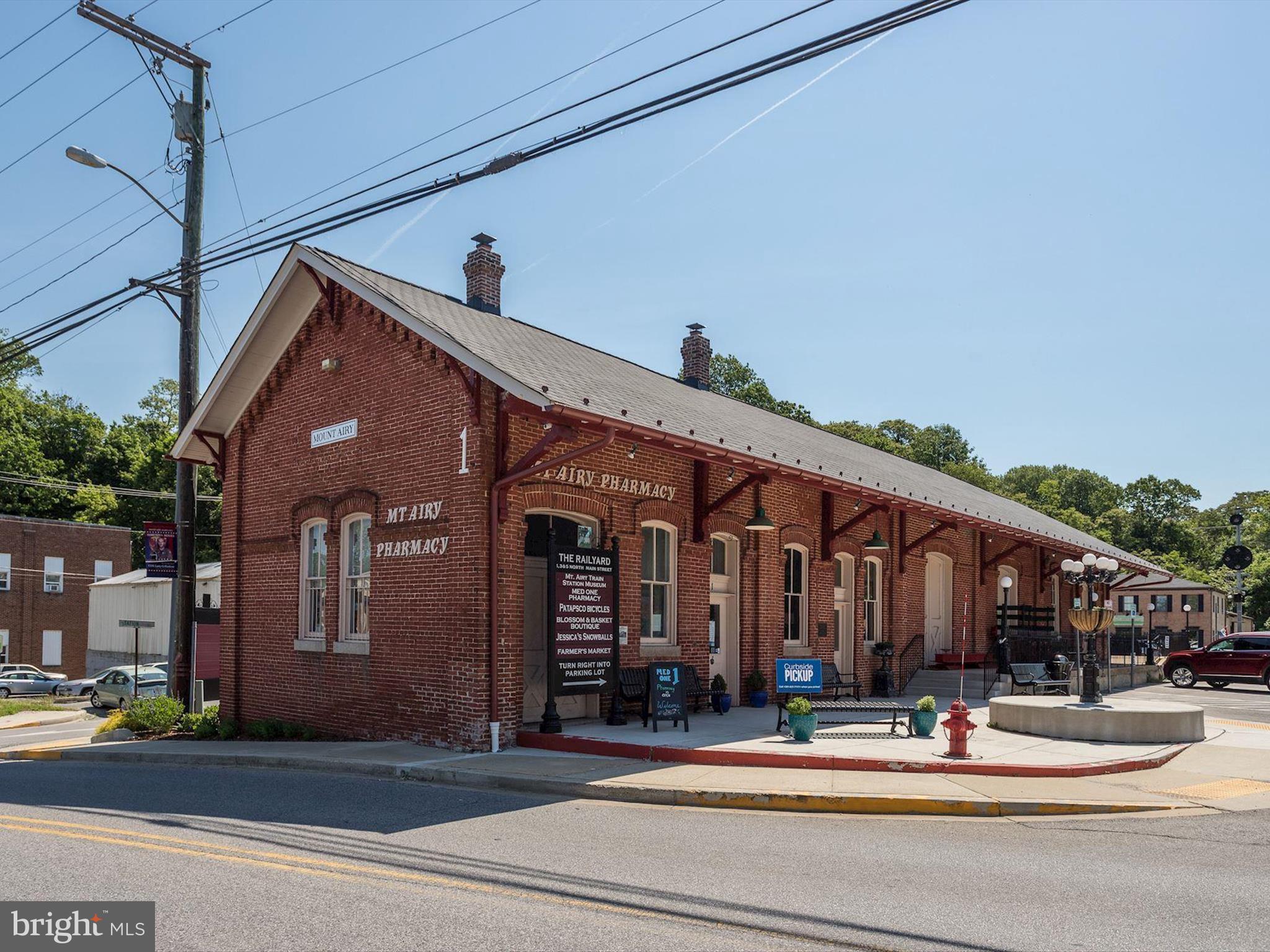 VILLAGE GATE - Residential