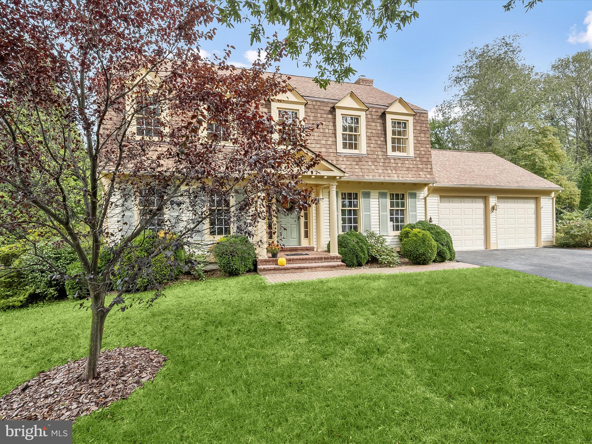 VILLAGE GATE - Residential