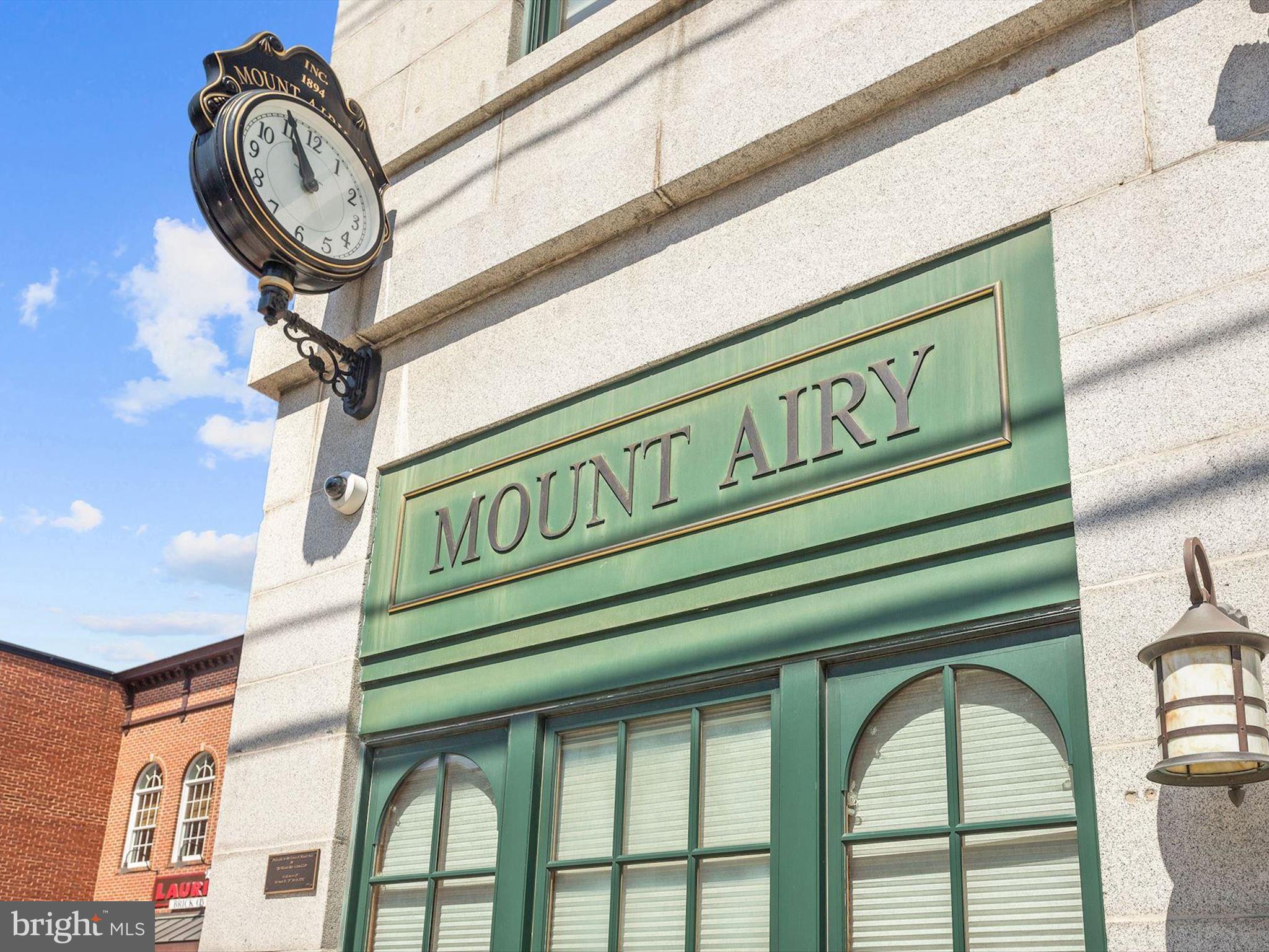 VILLAGE GATE - Residential