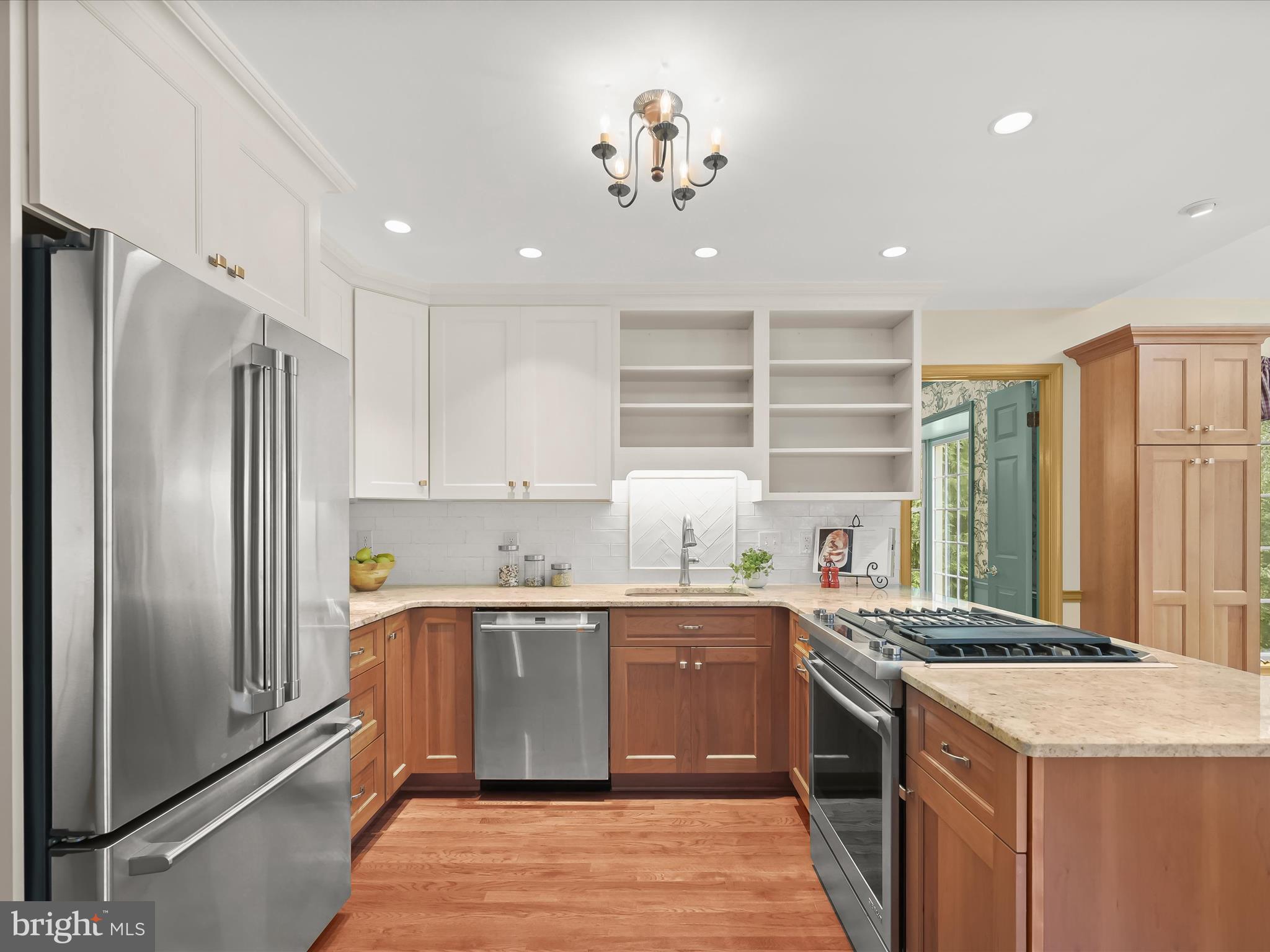 VILLAGE GATE - Residential