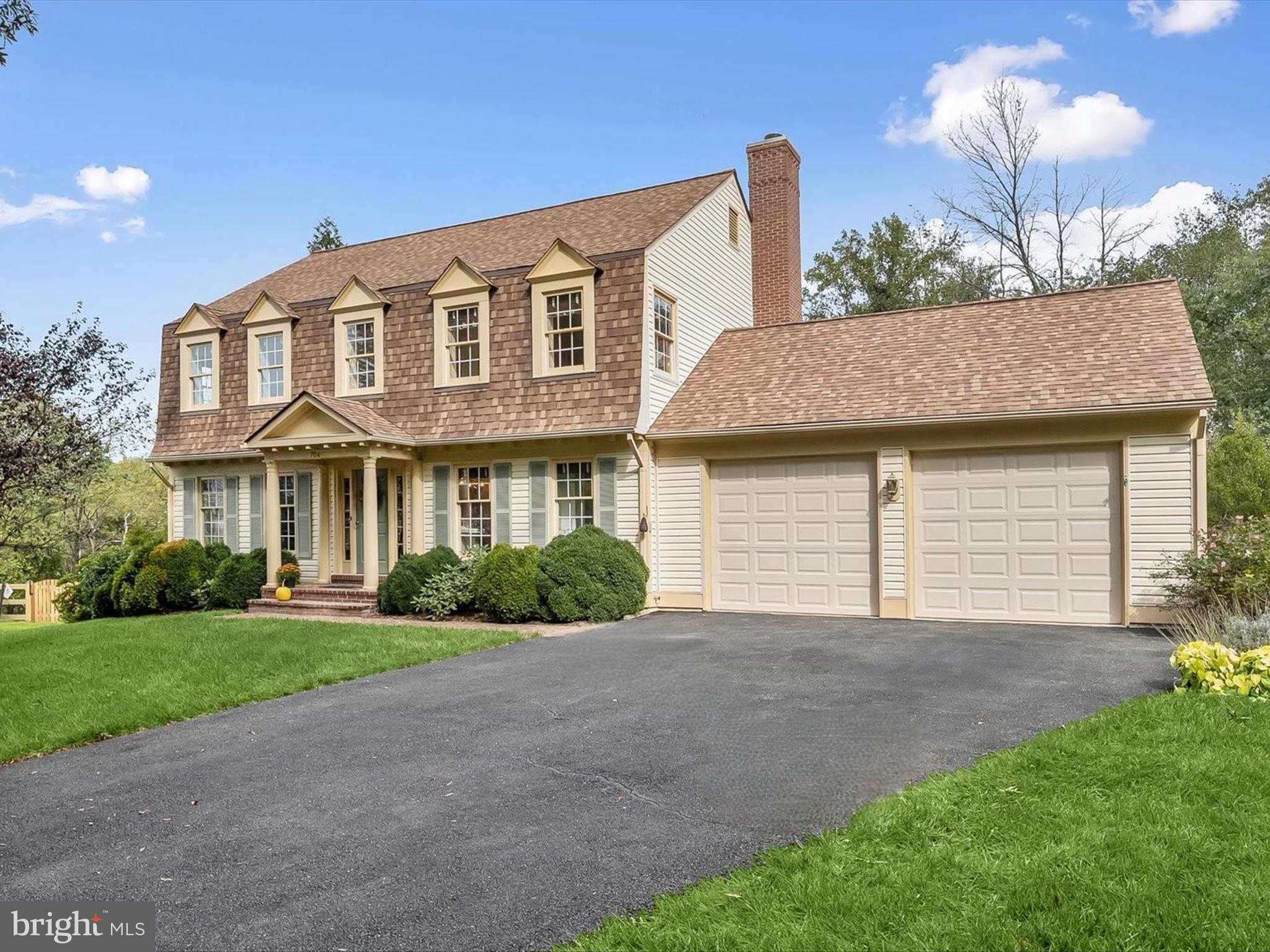 VILLAGE GATE - Residential