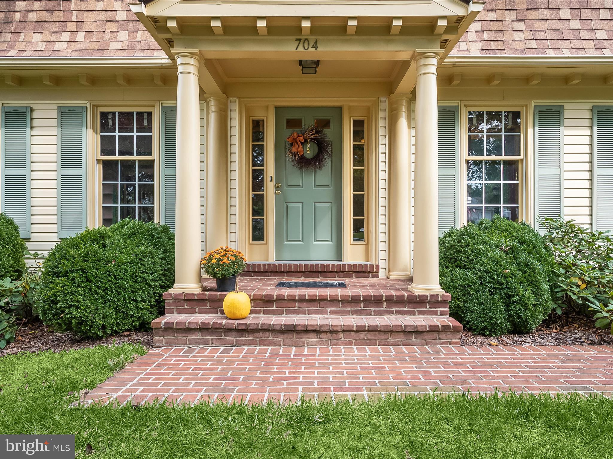 VILLAGE GATE - Residential