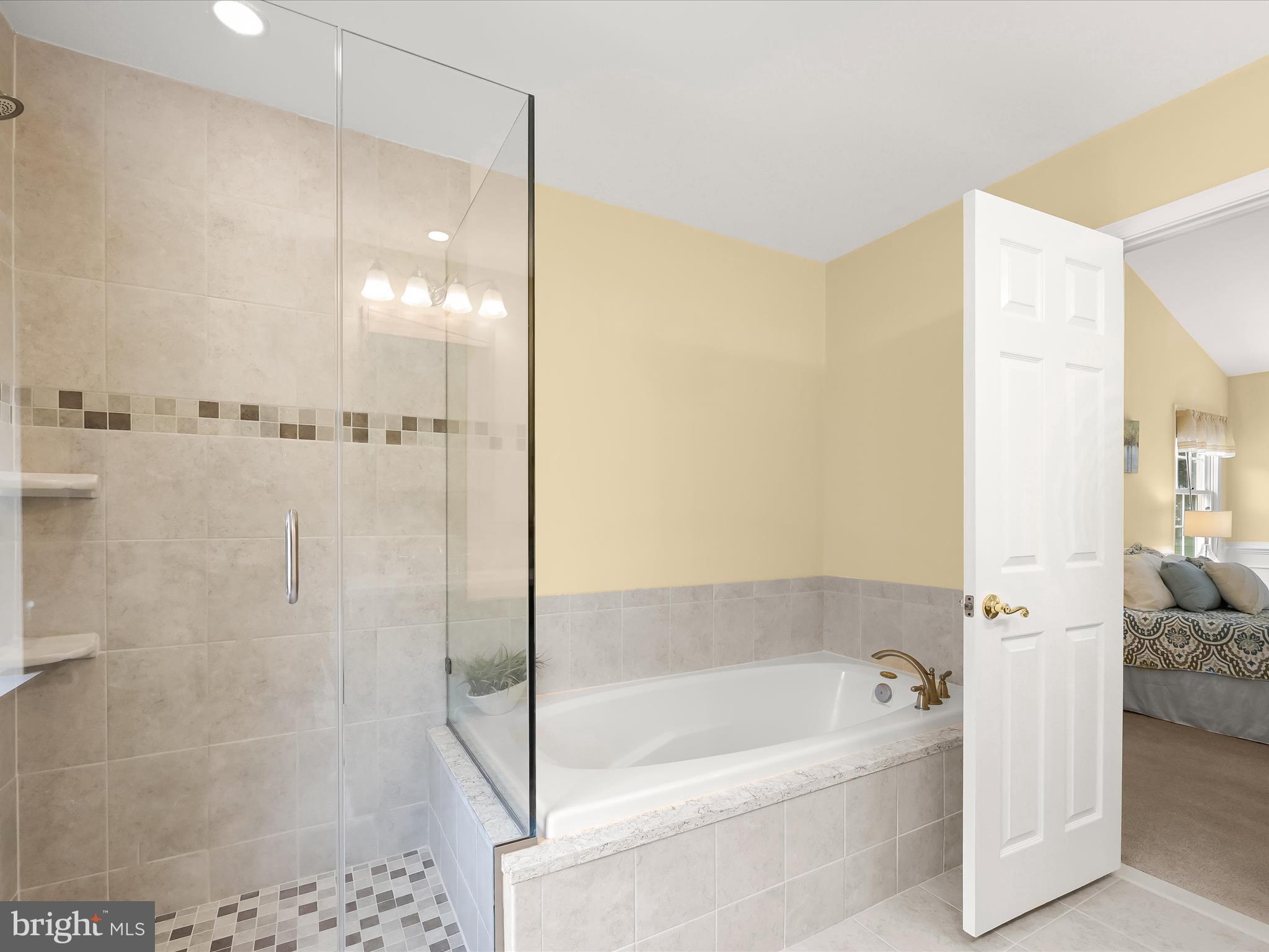 VILLAGE GATE - Residential